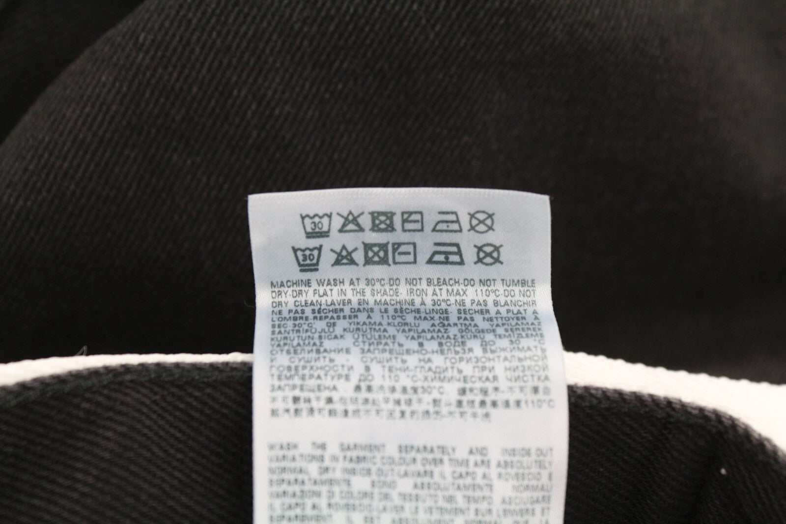 DIESEL De-Ronny-Sp moteriškas sijonas W26 juodas džinsinis su diržu, nugaroje – skeltukas 