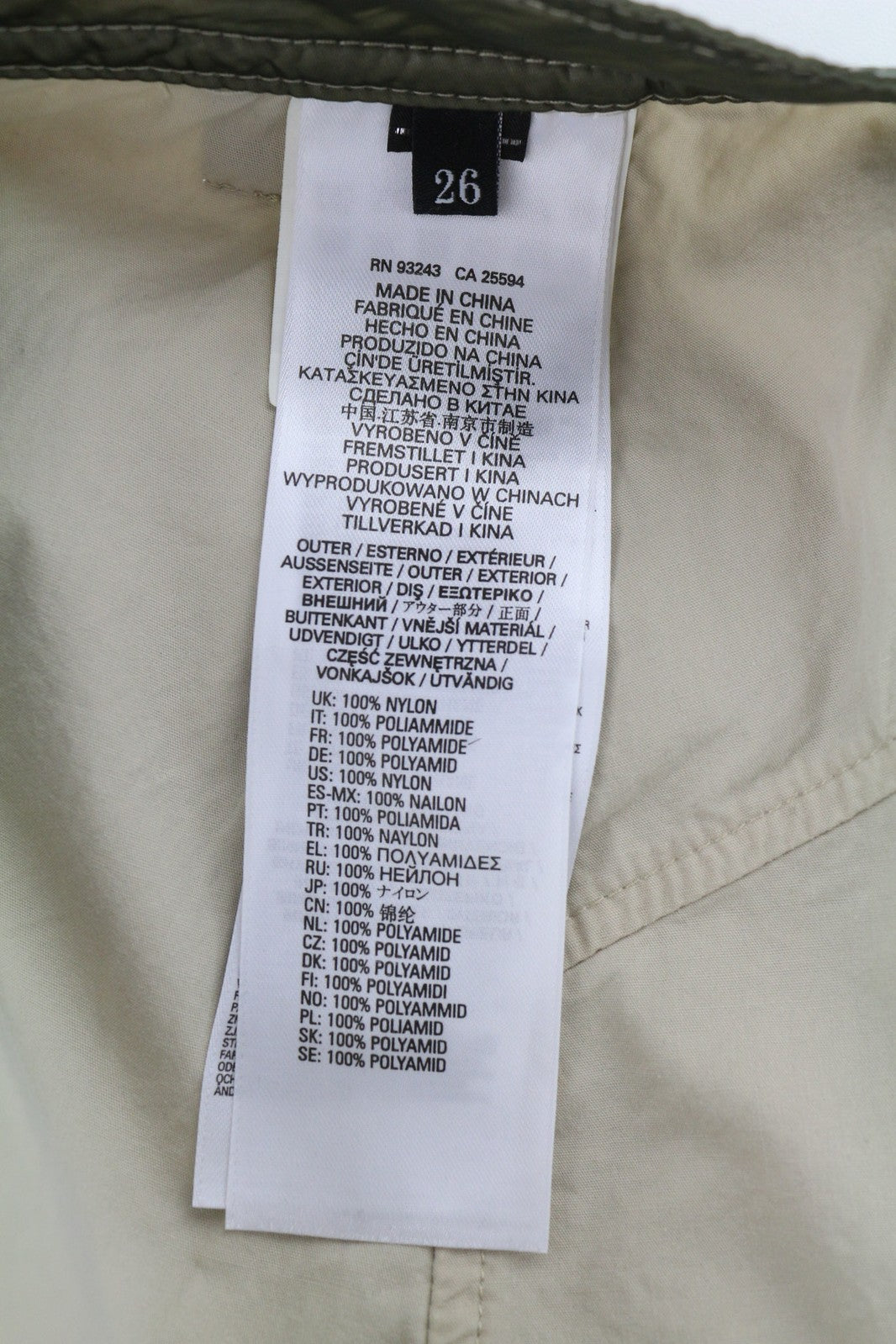 DIESEL O-Kylie-A moteriškas sijonas W26 su karinės žalios spalvos užtiestomis kišenėmis ir užtrauktuku, rekomenduojama kaina – 195 € 