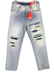 DIESEL 1955 09C90 vyriški džinsai W32/L32 įprasti aukštu juosmeniu, tiesūs, su gobtuvu. Rekomenduojama kaina – 295 €. 