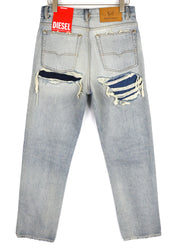 DIESEL 1955 09C90 vyriški džinsai W31/L30 Įprasti aukštu juosmeniu, tiesūs, su gobtuvu. Rekomenduojama kaina – 295 €. 