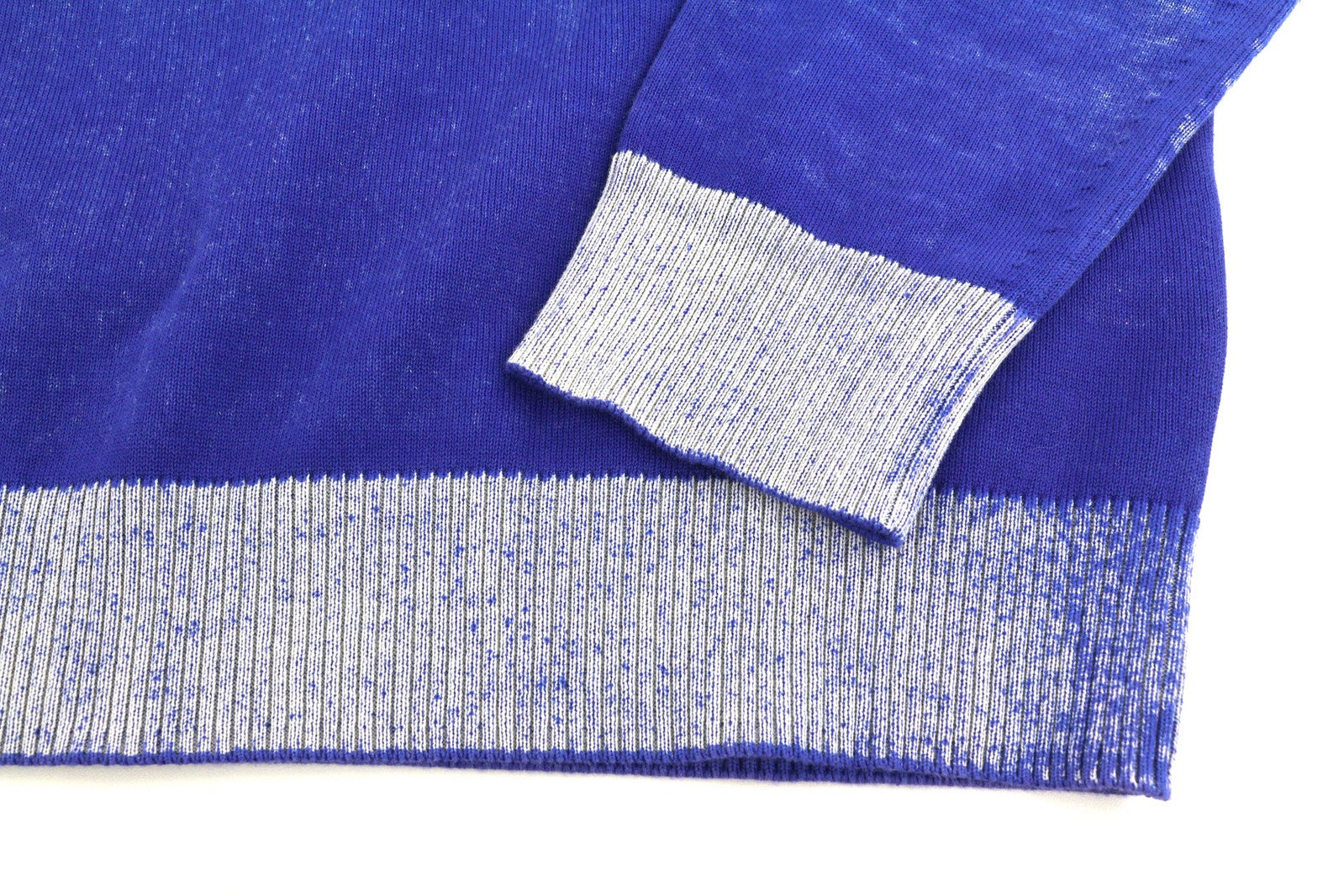 DIESEL K-Larence vyriškas megztinis M su skalbta mėlyna spalva ir apvalia kaklo iškirpte, rekomenduojama kaina – 225 € 