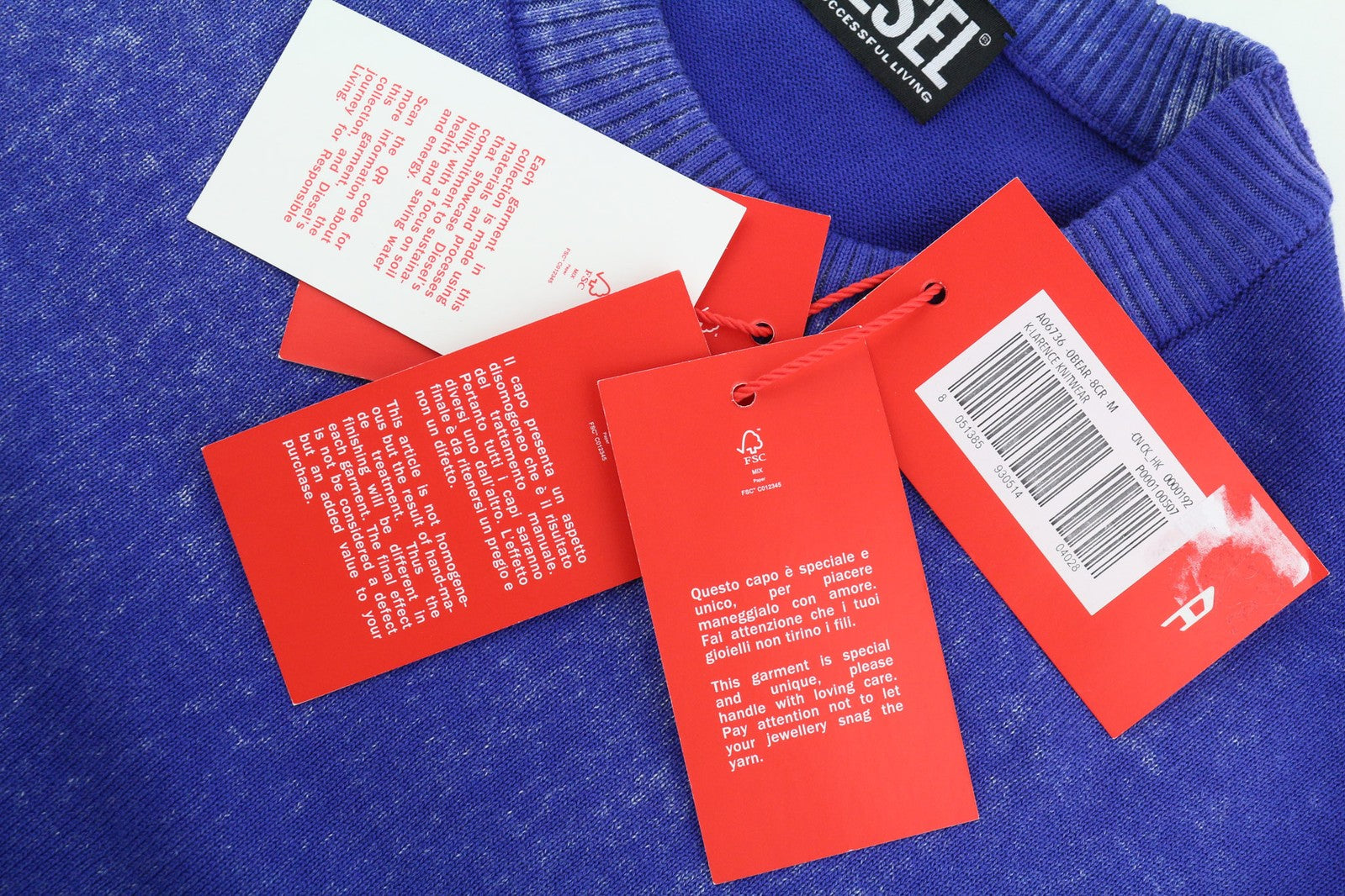 DIESEL K-Larence vyriškas megztinis M su skalbta mėlyna spalva ir apvalia kaklo iškirpte, rekomenduojama kaina – 225 € 