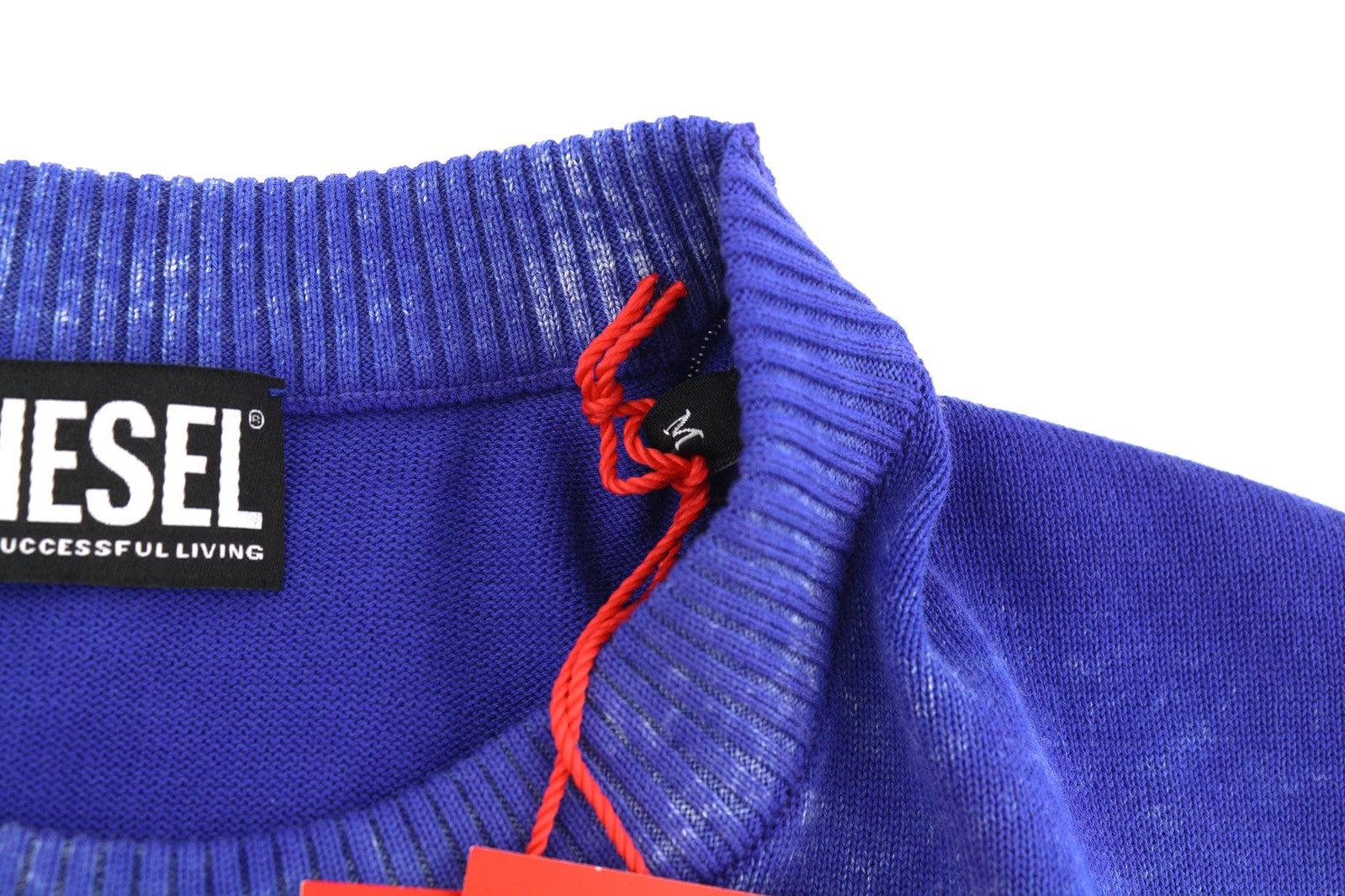 DIESEL K-Larence vyriškas megztinis M su skalbta mėlyna spalva ir apvalia kaklo iškirpte, rekomenduojama kaina – 225 € 