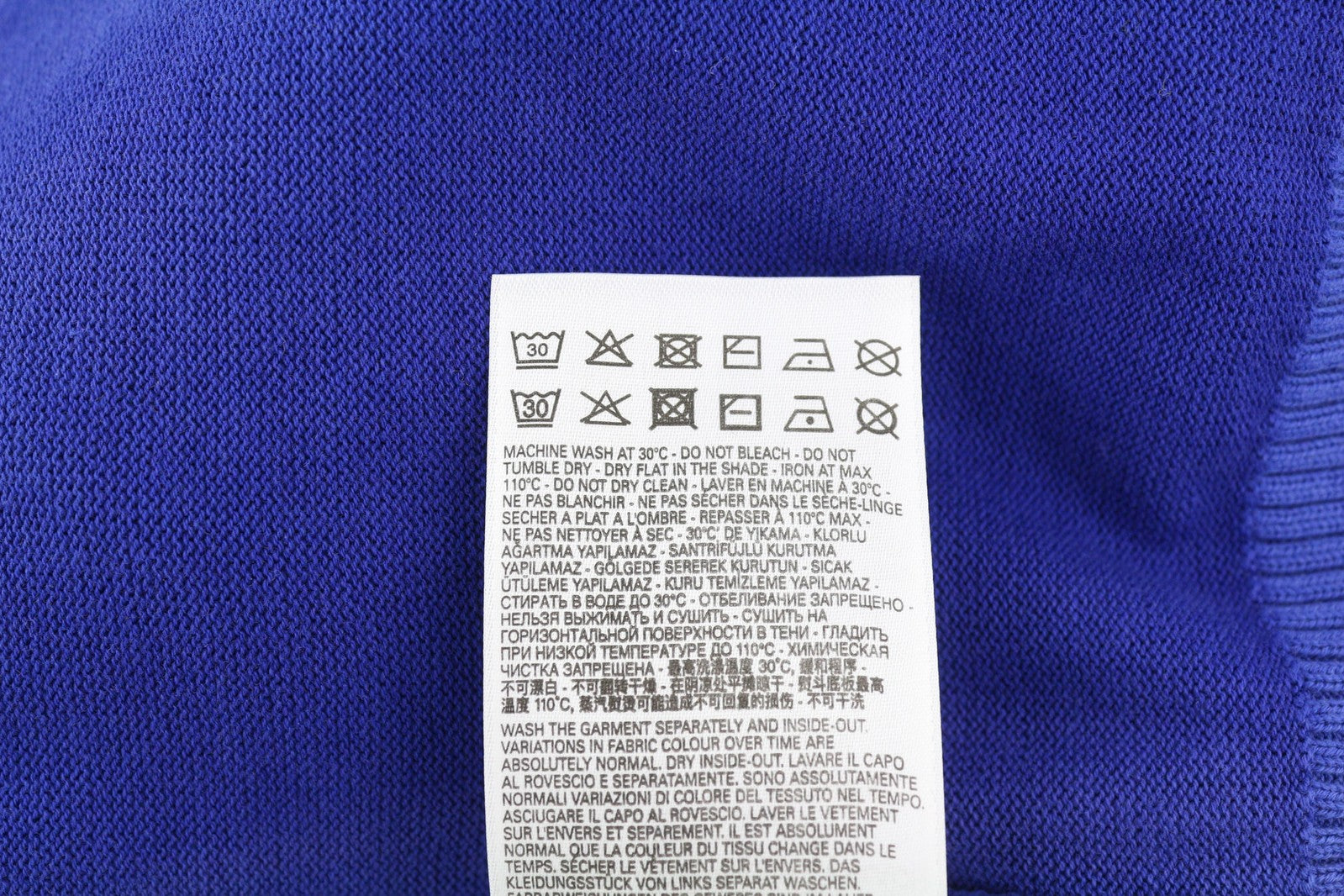 DIESEL K-Larence vyriškas megztinis M su skalbta mėlyna spalva ir apvalia kaklo iškirpte, rekomenduojama kaina – 225 € 