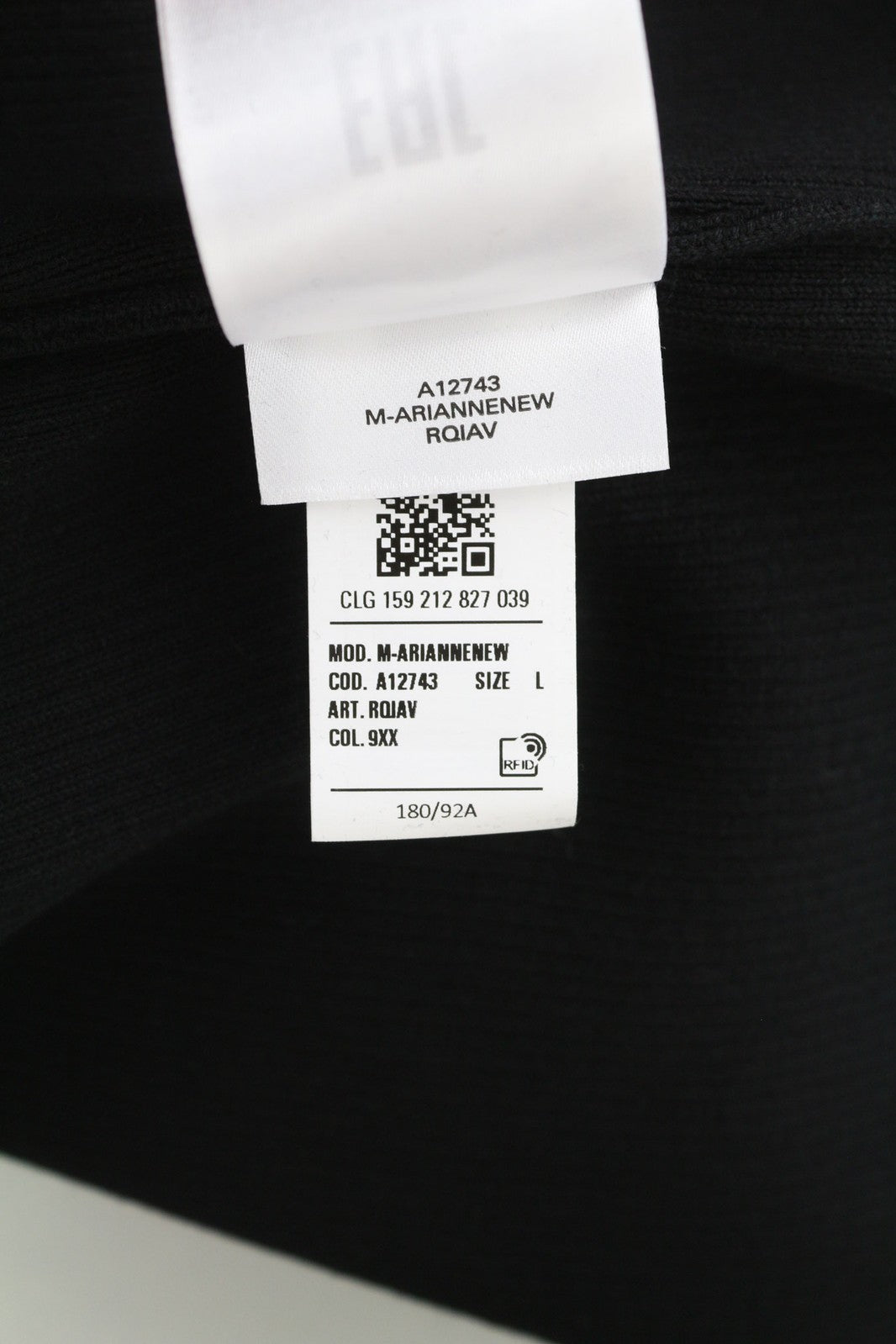 DIESEL M-Ariannew moteriškas megztinis L, juodas, megztinis su apvalia kaklu, tampriu mezginiu, rekomenduojama kaina – 175 € 