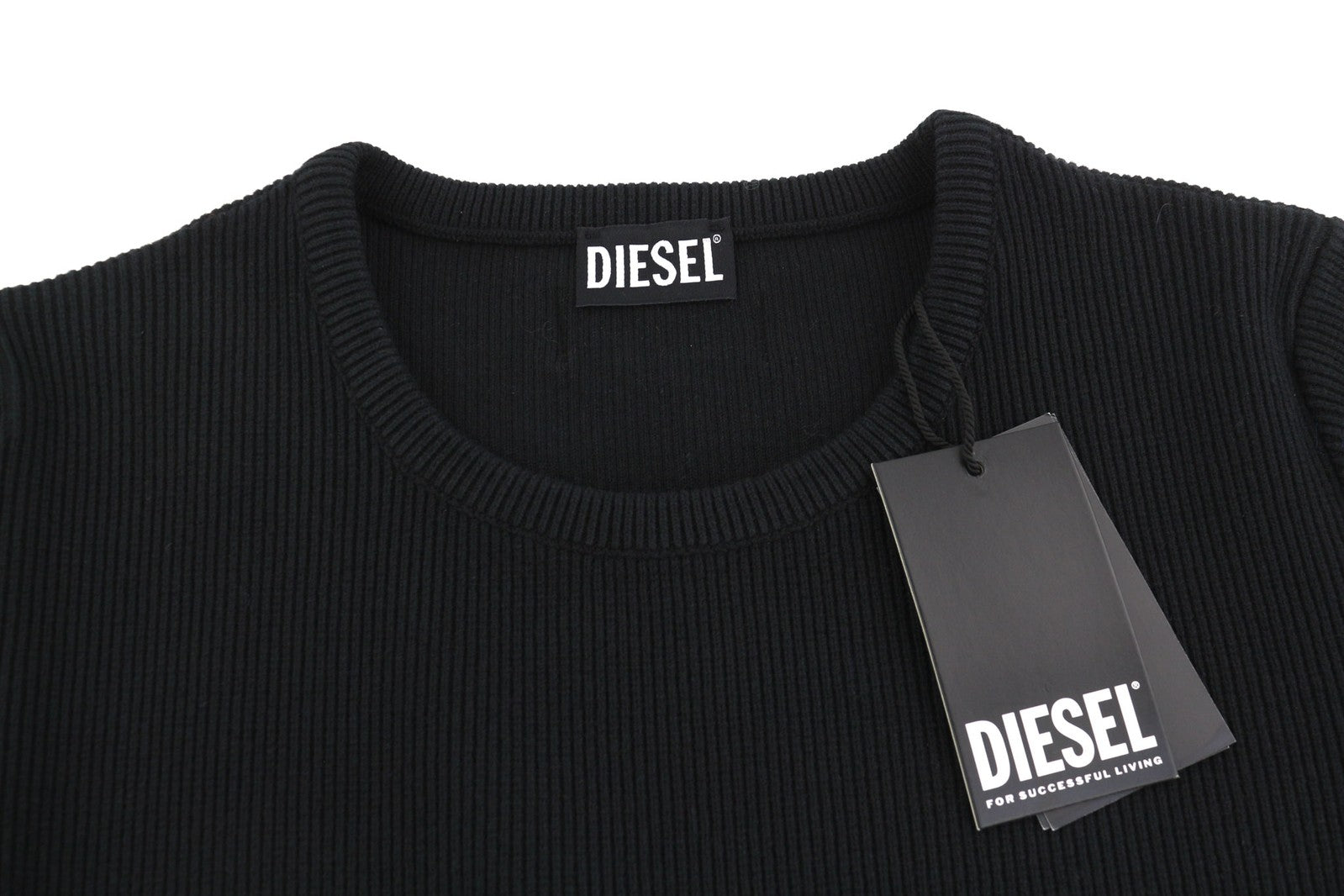 DIESEL M-Ariannew moteriškas megztinis L, juodas, megztinis su apvalia kaklu, tampriu mezginiu, rekomenduojama kaina – 175 € 