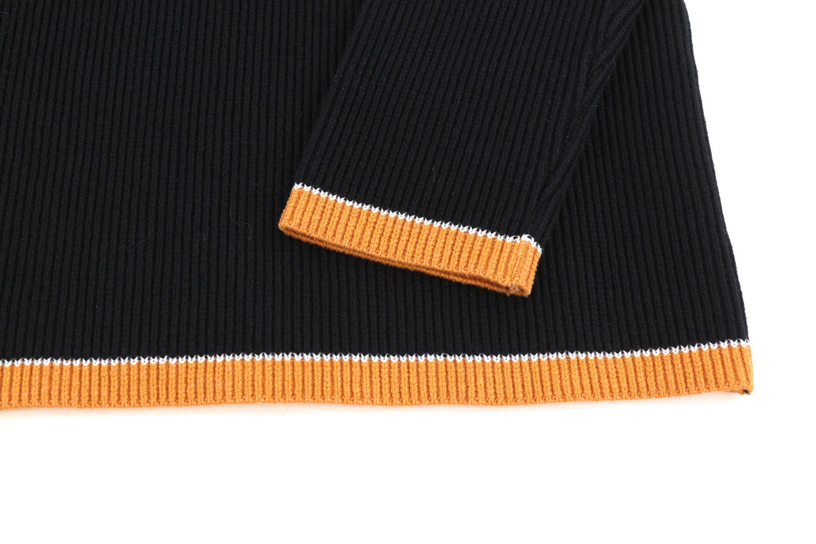 DIESEL M-Ariannew moteriškas megztinis L, juodas, megztinis su apvalia kaklu, tampriu mezginiu, rekomenduojama kaina – 175 € 