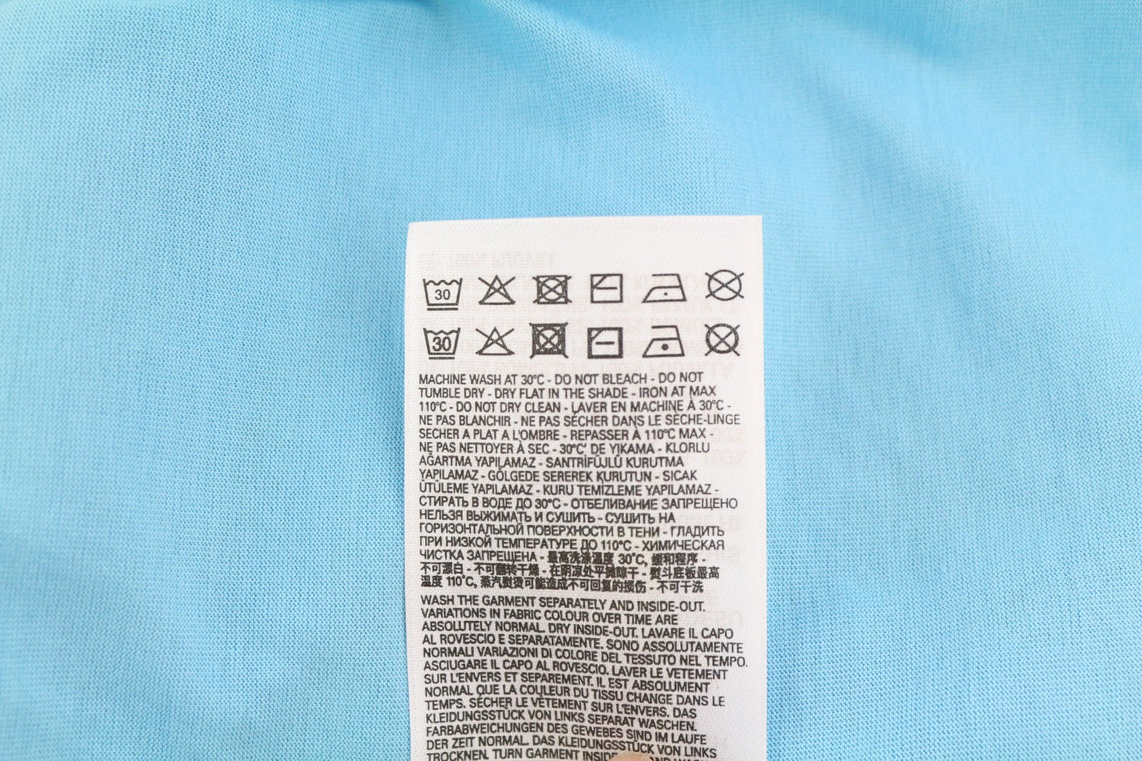 DIESEL T-Diegos-K24 vyriški marškinėliai trumpomis rankovėmis, apvalios iškirptės formos, laisvalaikio stiliaus, su trikotažiniu logotipu. 