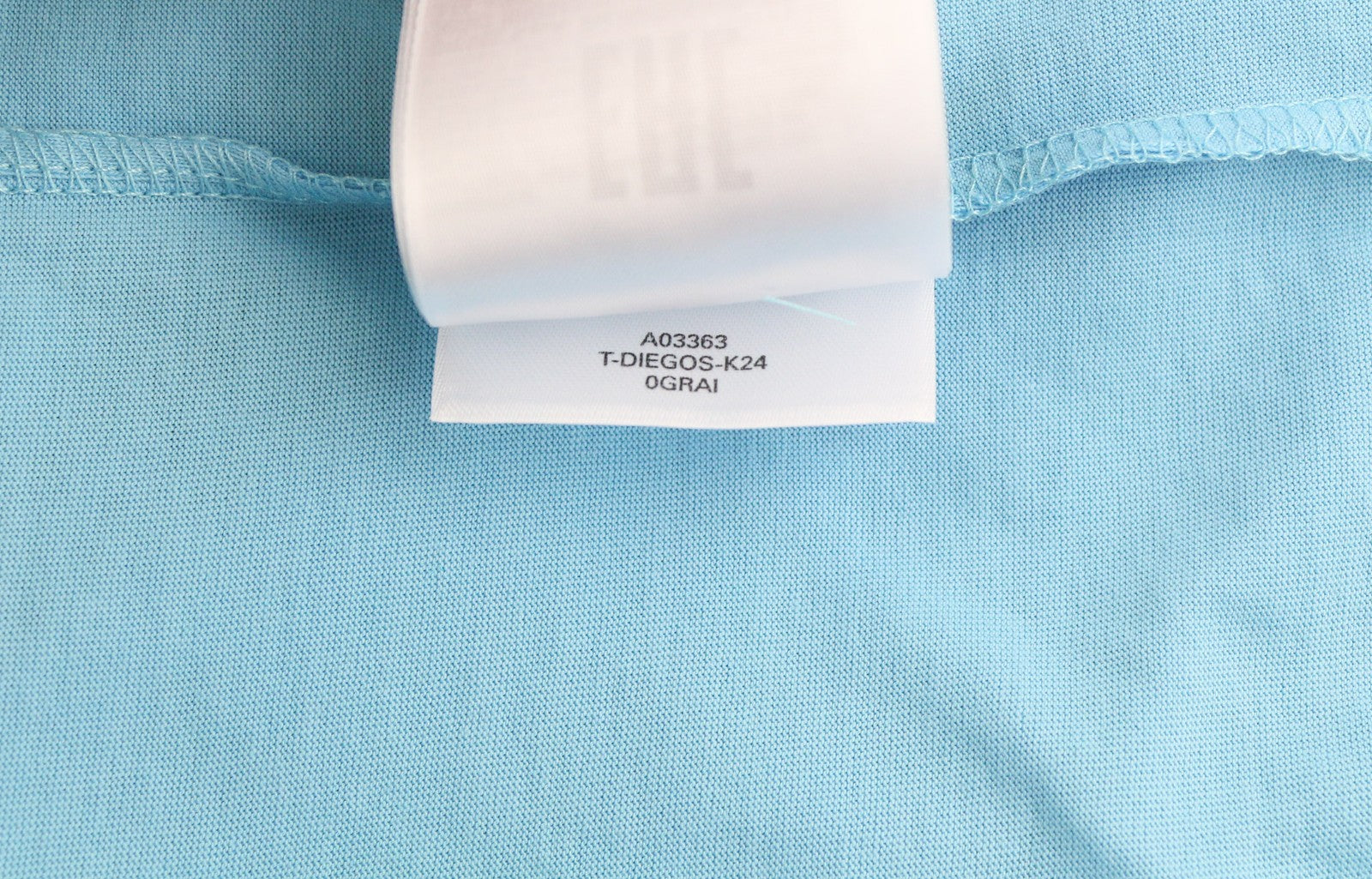 DIESEL T-Diegos-K24 vyriški marškinėliai trumpomis rankovėmis, apvalios iškirptės formos, laisvalaikio stiliaus, su trikotažiniu logotipu. 