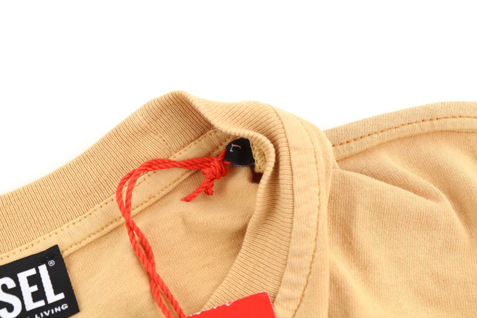 DIESEL T-Just-E25 vyriški marškinėliai su trumpomis rankovėmis, apvalia apykakle, L dydžio, su trikotažiniu logotipu, šviesiu logotipu. RMK 110 €. 