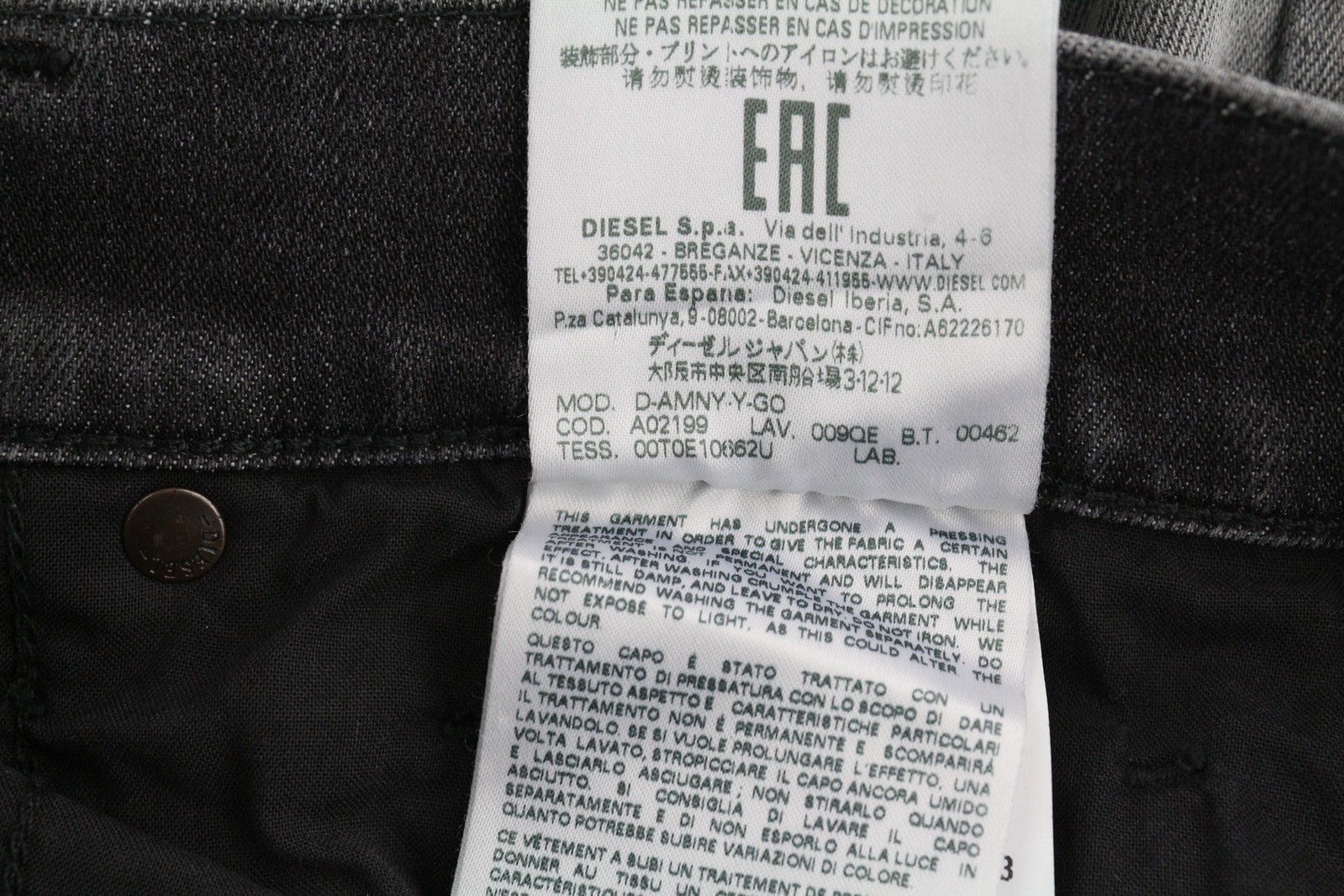 DIESEL D-Amny 009QE vyriški džinsai W32/L32 Skinny, tamprūs, skalbti juodi, rekomenduojama kaina – 225 € 