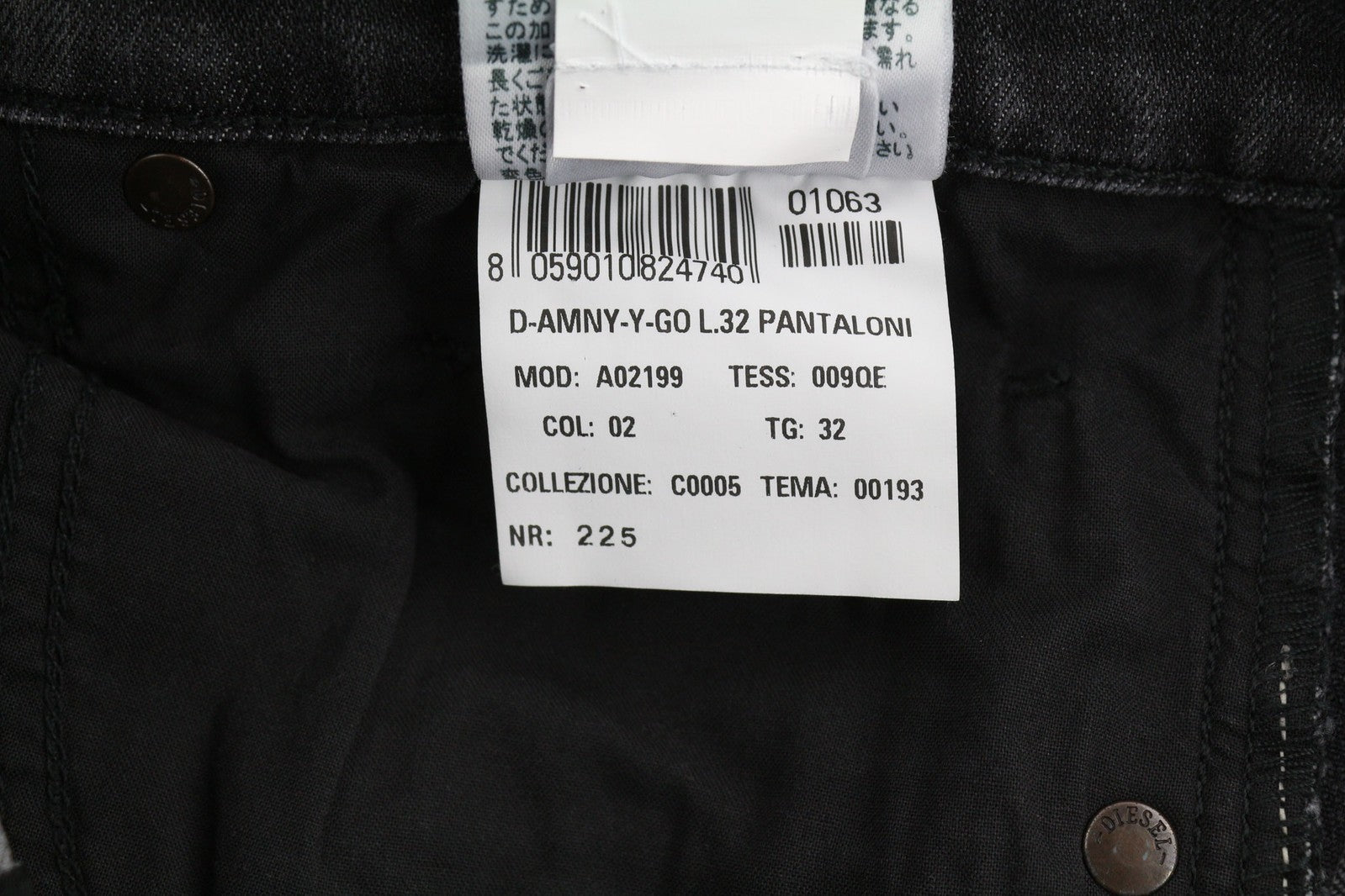DIESEL D-Amny 009QE vyriški džinsai W32/L32 Skinny, tamprūs, skalbti juodi, rekomenduojama kaina – 225 € 