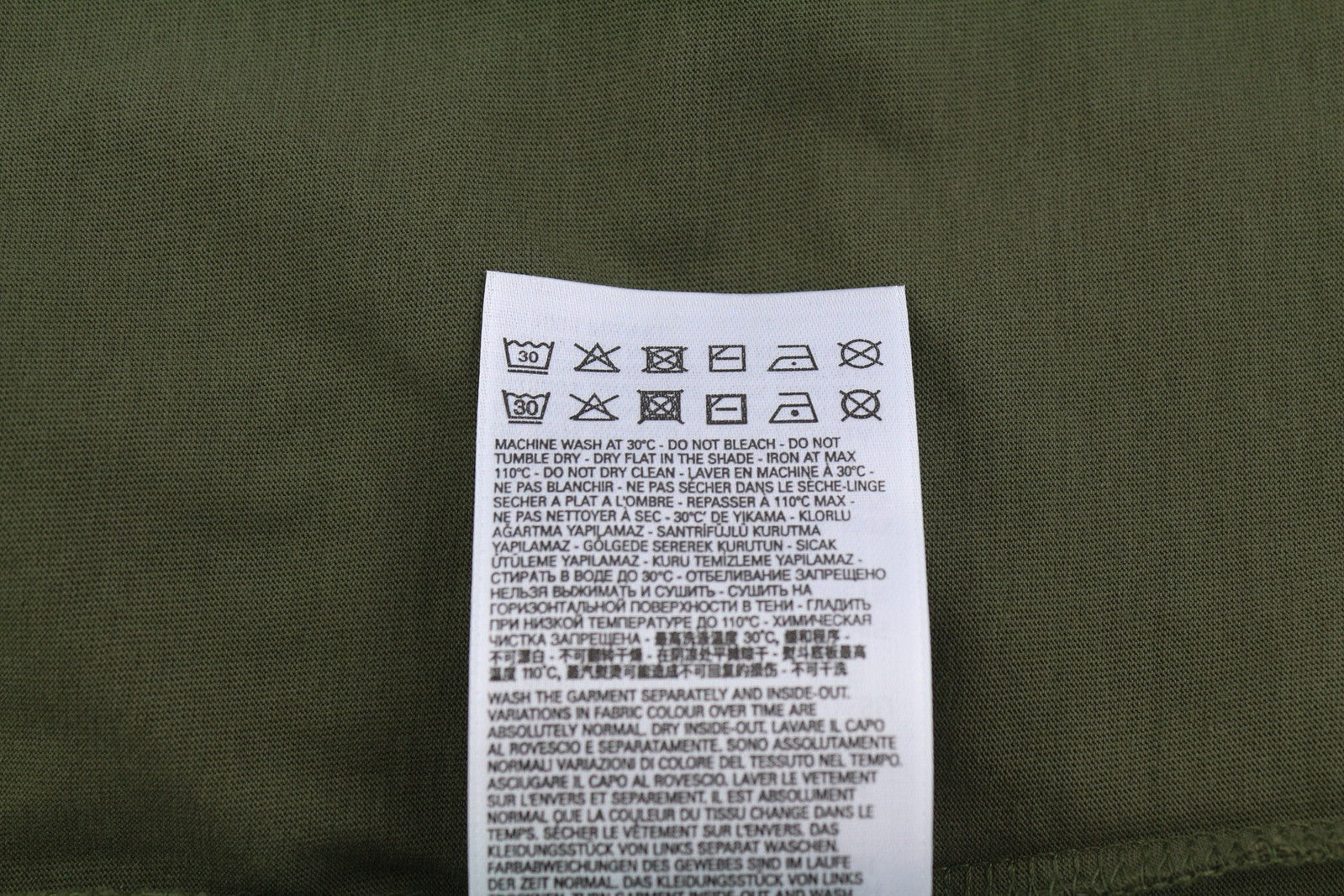 DIESEL T-Sily-K10 moteriški marškinėliai XS dydžio, trumpomis rankovėmis, apvalia kaklo iškirpte, chaki spalvos, laisvalaikio stiliaus. 