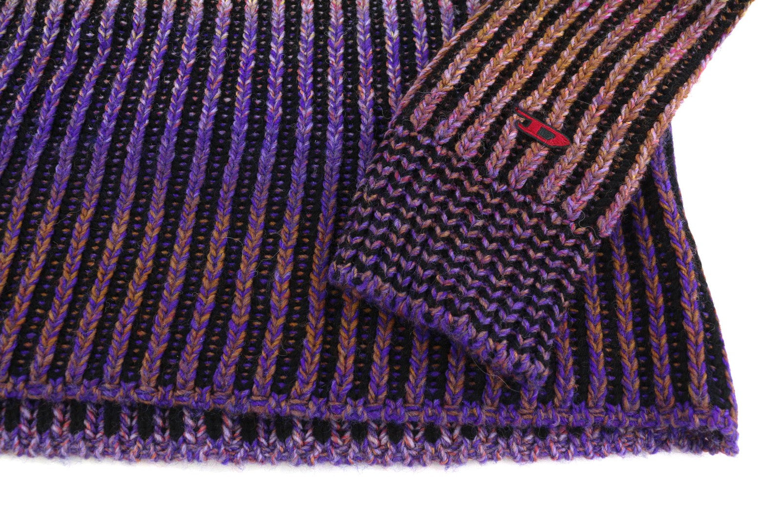 DIESEL K-Oakland vyriškas megztinis L dydžio, vilnos mišinio megztas apvalia kaklo iškirpte, rekomenduojama kaina – 225 € 