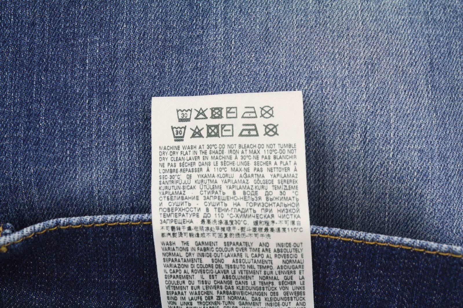 DIESEL 2005 D-Fining 09C72 vyriški džinsai W30/L32 vidutinio juosmens, įprasto dydžio, siaurėjančios, rekomenduojama kaina – 225 € 