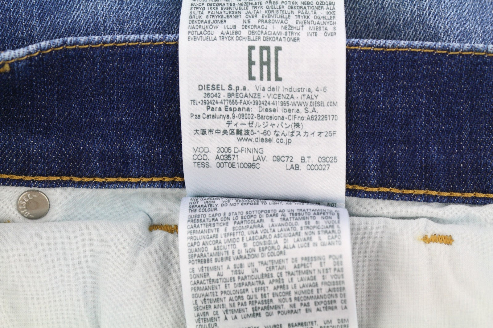 DIESEL 2005 D-Fining 09C72 vyriški džinsai W30/L32 vidutinio juosmens, įprasto dydžio, siaurėjančios, rekomenduojama kaina – 225 € 