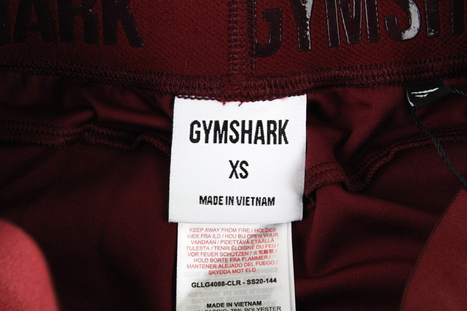 GYMSHARK moteriškos tamprės S dydžio raudonos aukštu juosmeniu su logotipu, tamprios sportinės aprangos detalės 