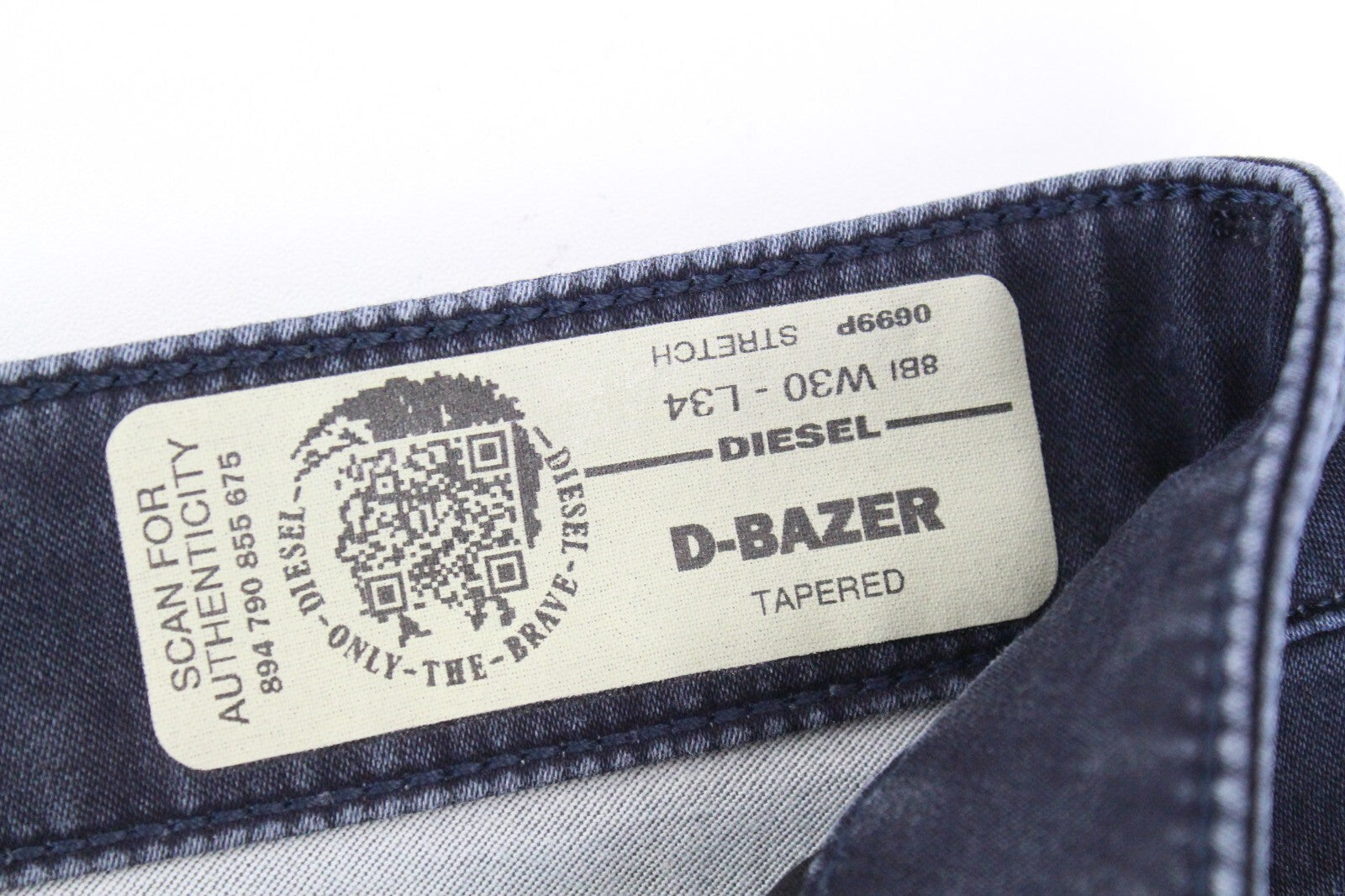 DIESEL D-Bazer 0699P vyriški džinsai W30/L34 džinsinio medvilninio tamprės, mėlynos spalvos, siaurėjantys 