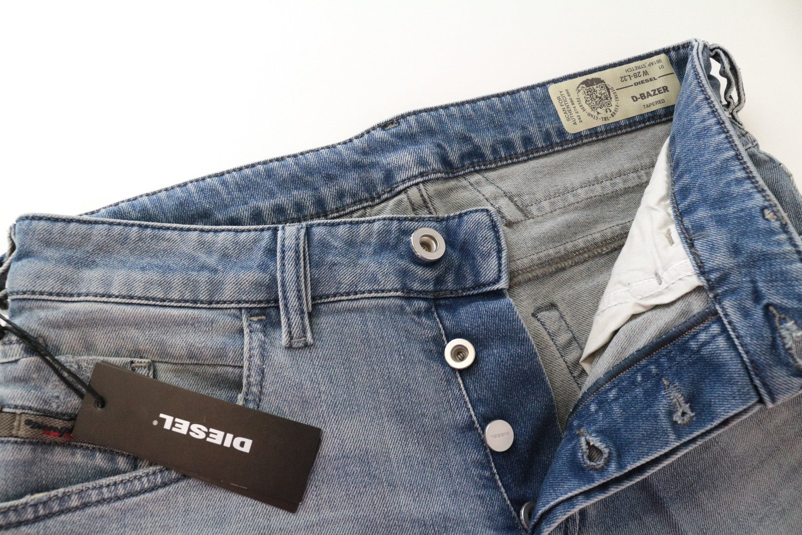 DIESEL D-Bazer 081AP vyriški džinsai W28/L32 šviesiai mėlyni, tamprūs, siaurėjantys, miesto stiliaus 