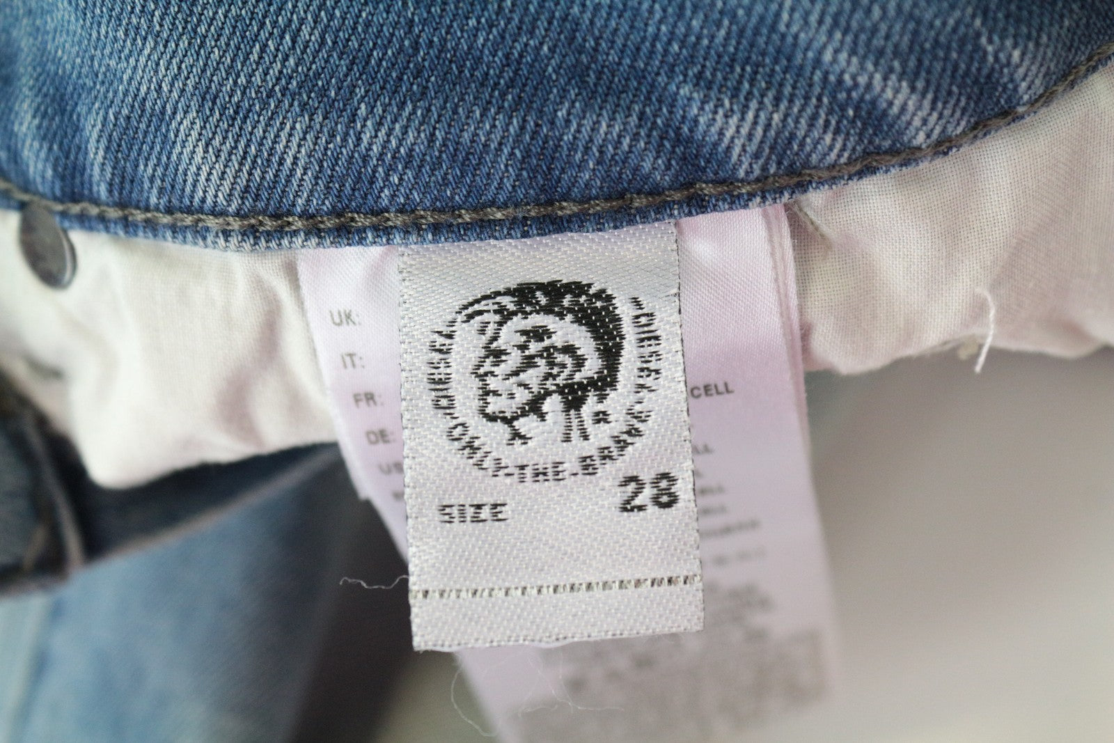 DIESEL D-Bazer 081AP vyriški džinsai W28/L30 šviesiai mėlyni, siaurėjantys, tamprūs, minkšti medvilniniai džinsai 