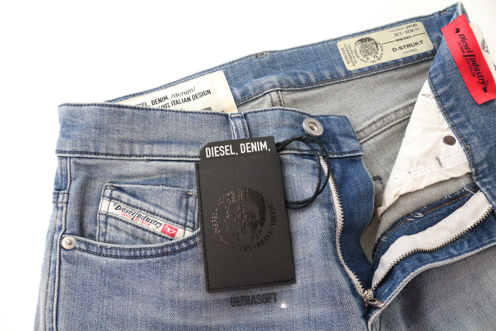 DIESEL D-Bazer 081AP vyriški džinsai W28/L32 su apnašomis, siaurėjančios, mėlynos spalvos, tamprios medvilnės medžiagos 