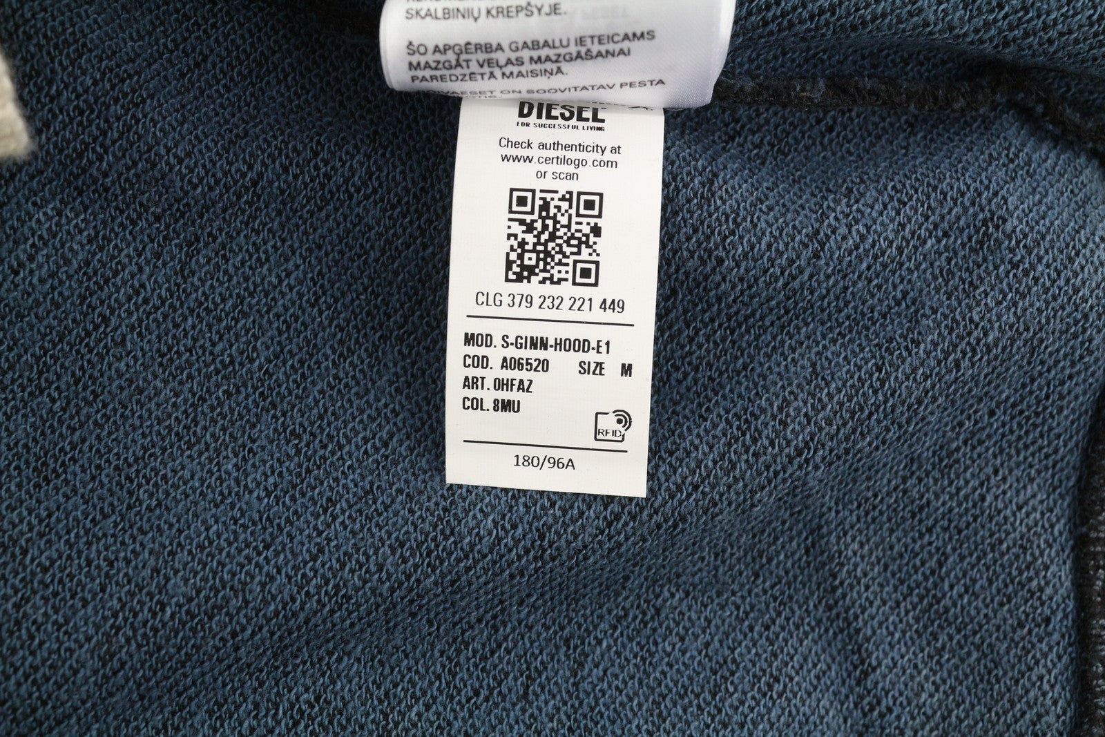 DIESEL S-Ginn-Hood-E1 vyriškas džemperis su gobtuvu M, pilkos spalvos, su gobtuvu, kengūros spalvos, rekomenduojama kaina – 195 € 