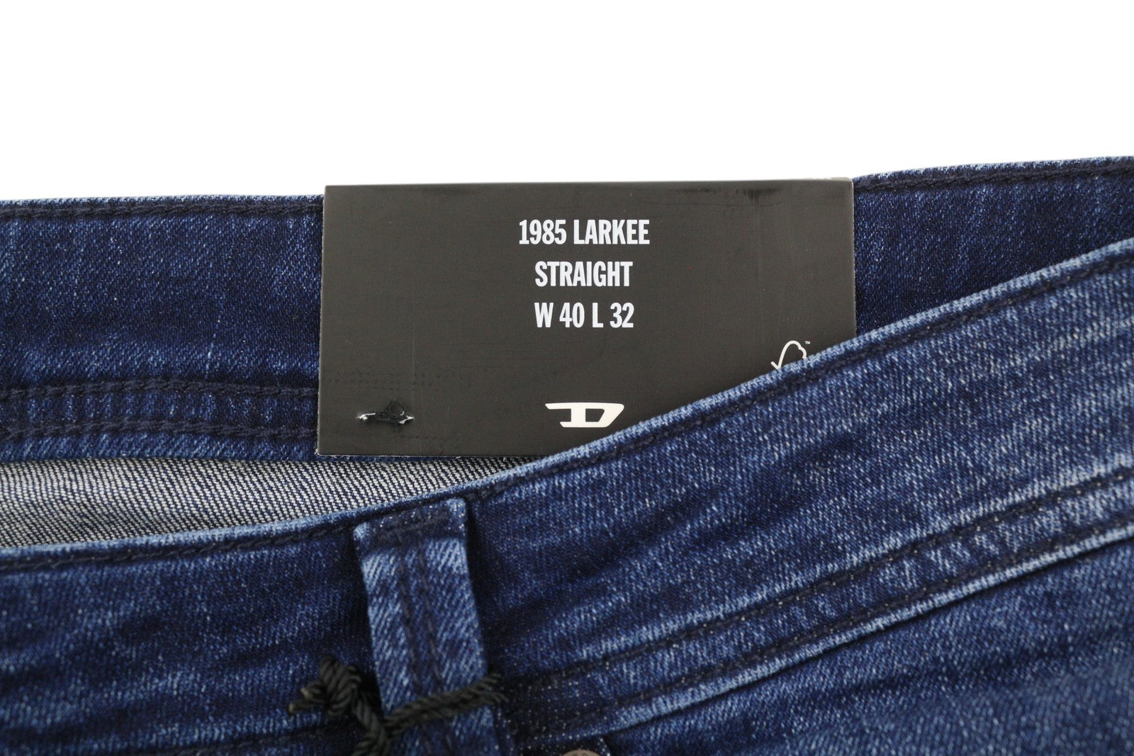 DIESEL 1985 Larkee RB067 vyriški džinsai, W40/L32, tiesaus kirpimo, su sagomis, skalbtos mėlynos spalvos. 