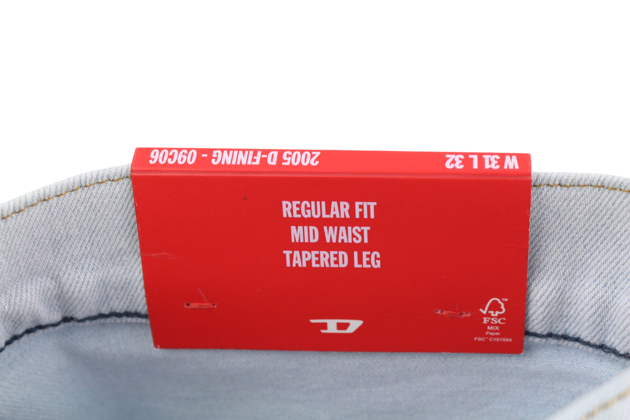 DIESEL 2005 D-Fining 09C06 vyriški džinsai W31/L32 įprasto kirpimo, siaurėjančiomis klešnėmis, vidutinio juosmens aukštyje 