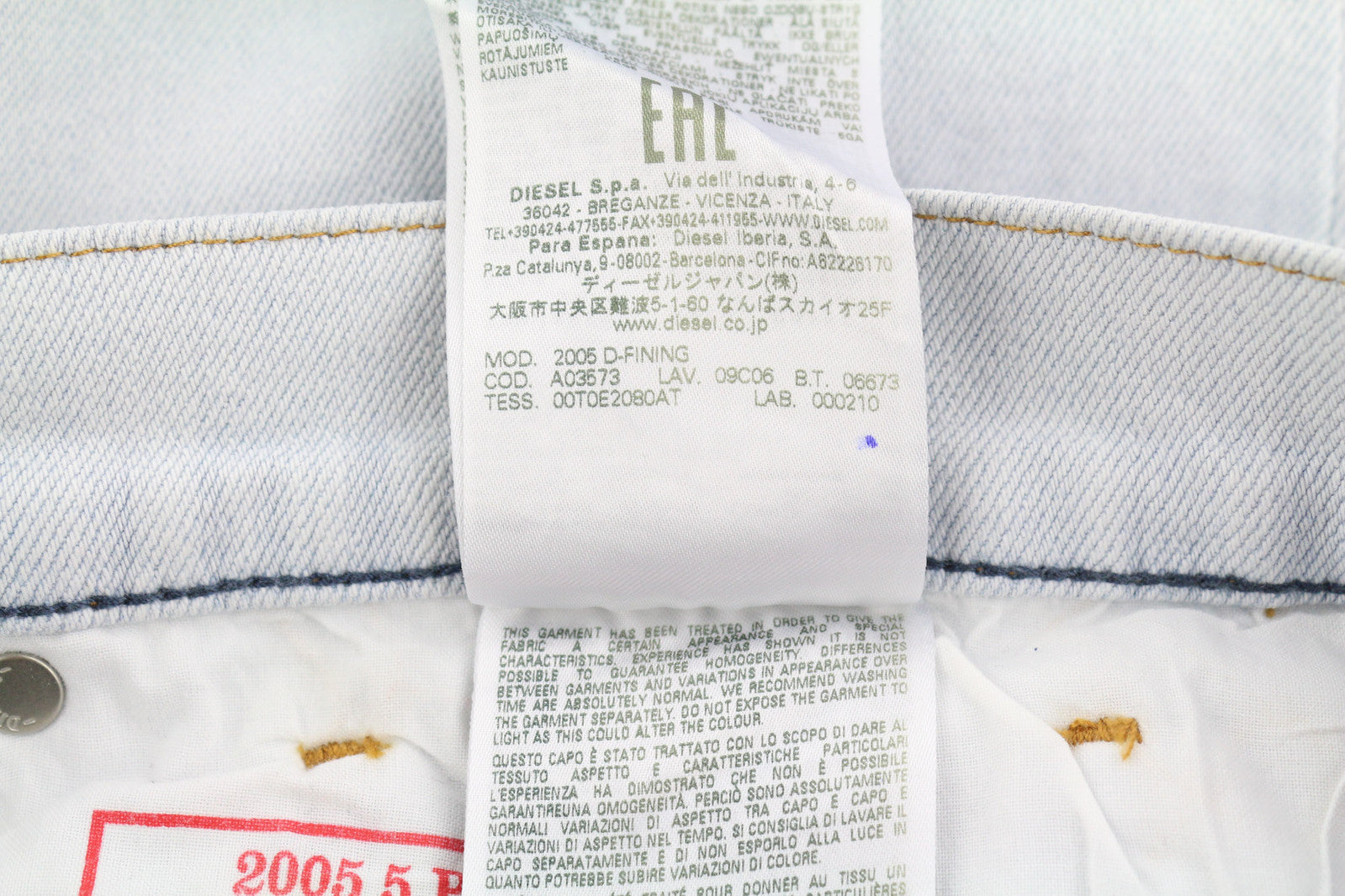 DIESEL 2005 D-Fining 09C06 vyriški džinsai W31/L32 įprasto kirpimo, siaurėjančiomis klešnėmis, vidutinio juosmens aukštyje 