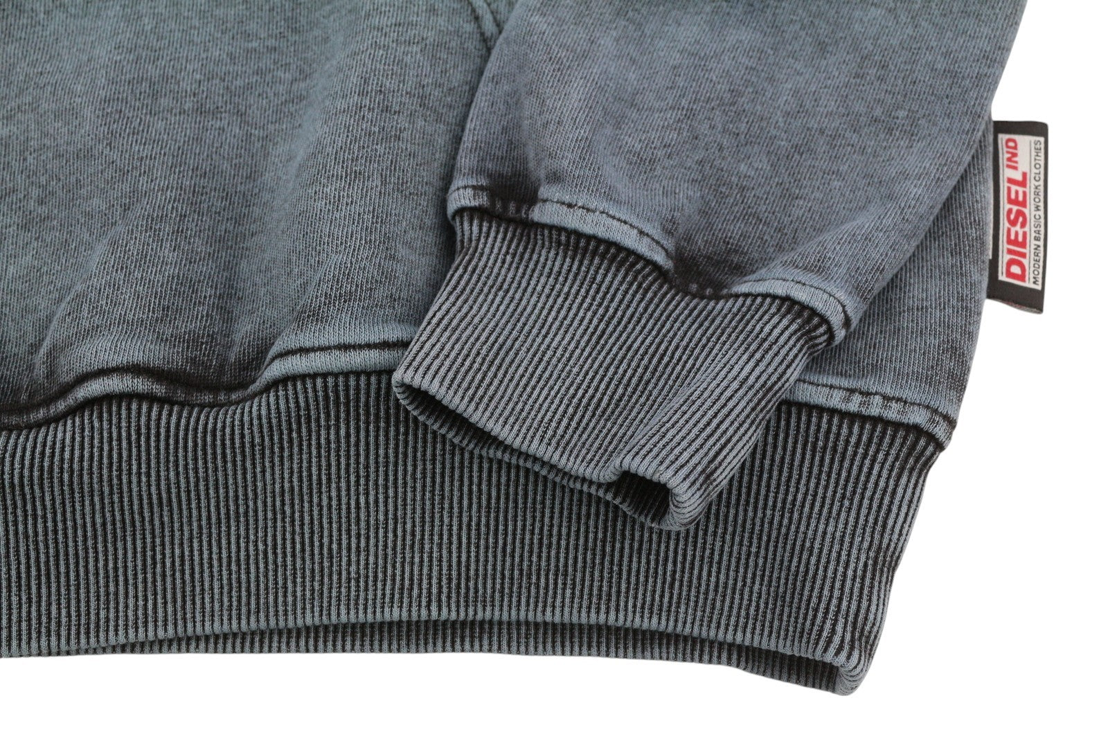 DIESEL S-Ginn-Hood-E1 vyriškas džemperis su gobtuvu L, pilkas, su gobtuvu, kengūros spalvos, rekomenduojama kaina – 195 € 