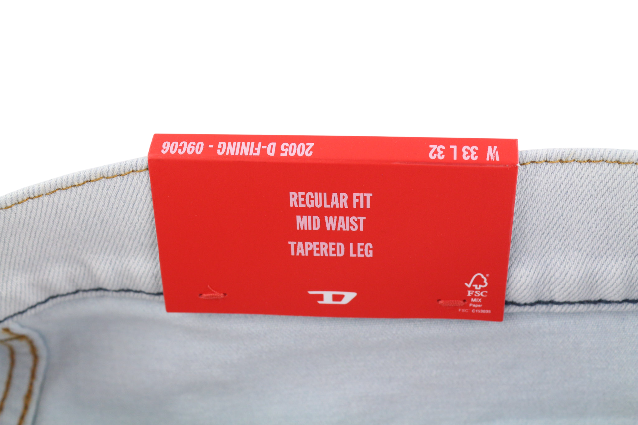 DIESEL 2005 D-Fining 09C06 vyriški džinsai W33/L32 įprasto kirpimo, siaurėjančiomis klešnėmis, vidutinio juosmens aukštyje 