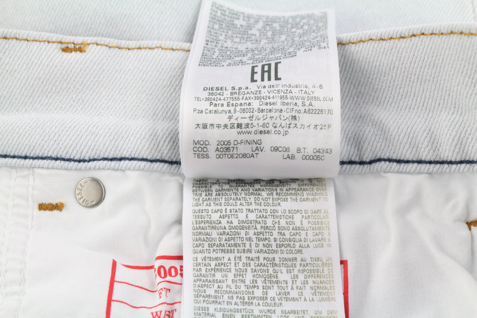 DIESEL 2005 D-Fining 09C06 vyriški džinsai W33/L32 įprasto kirpimo, siaurėjančiomis klešnėmis, vidutinio juosmens aukštyje 