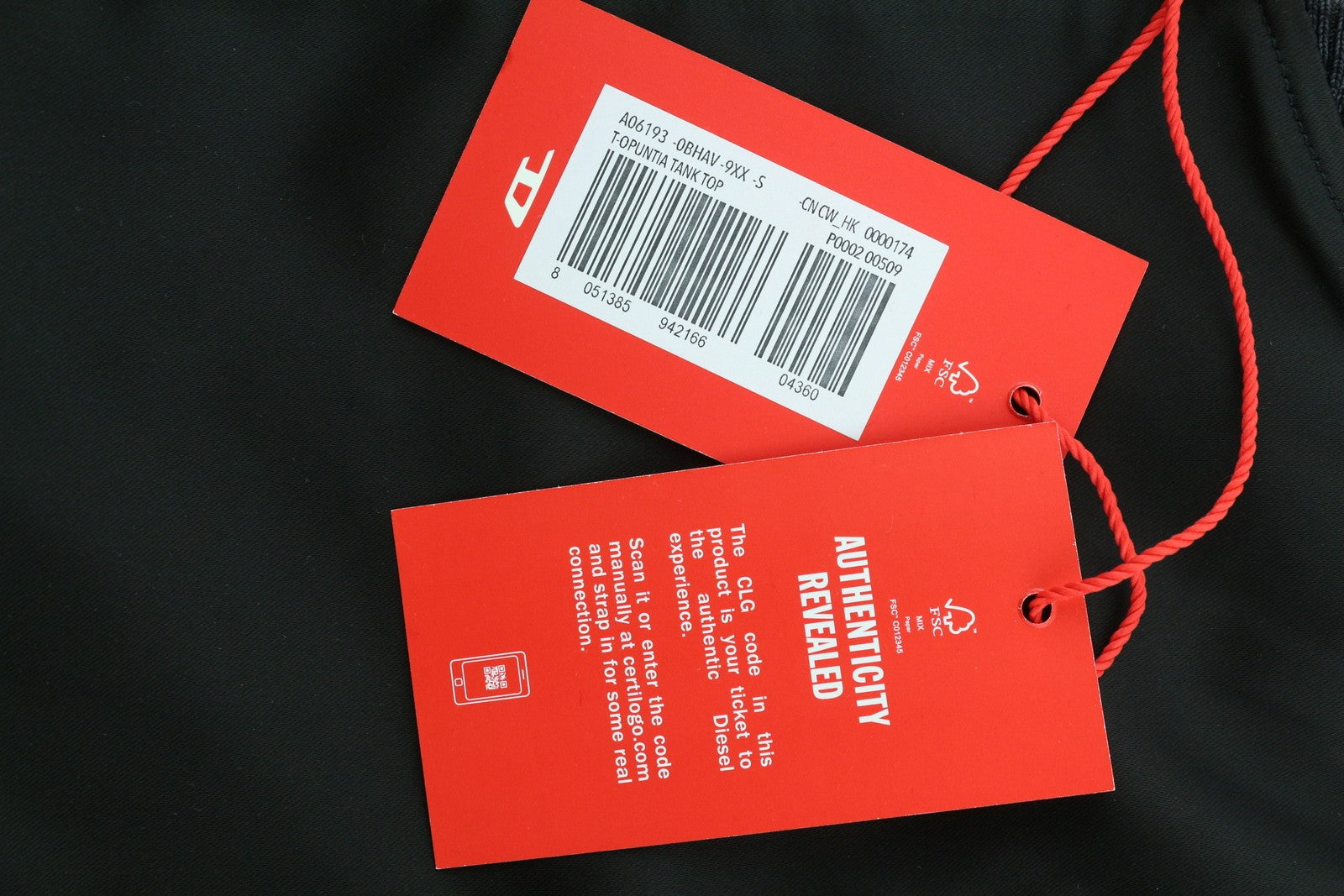 DIESEL T-Opuntia moteriška striukė S, juoda, su užtrauktuku ir užlopytomis kišenėmis, rekomenduojama kaina – 250 € 