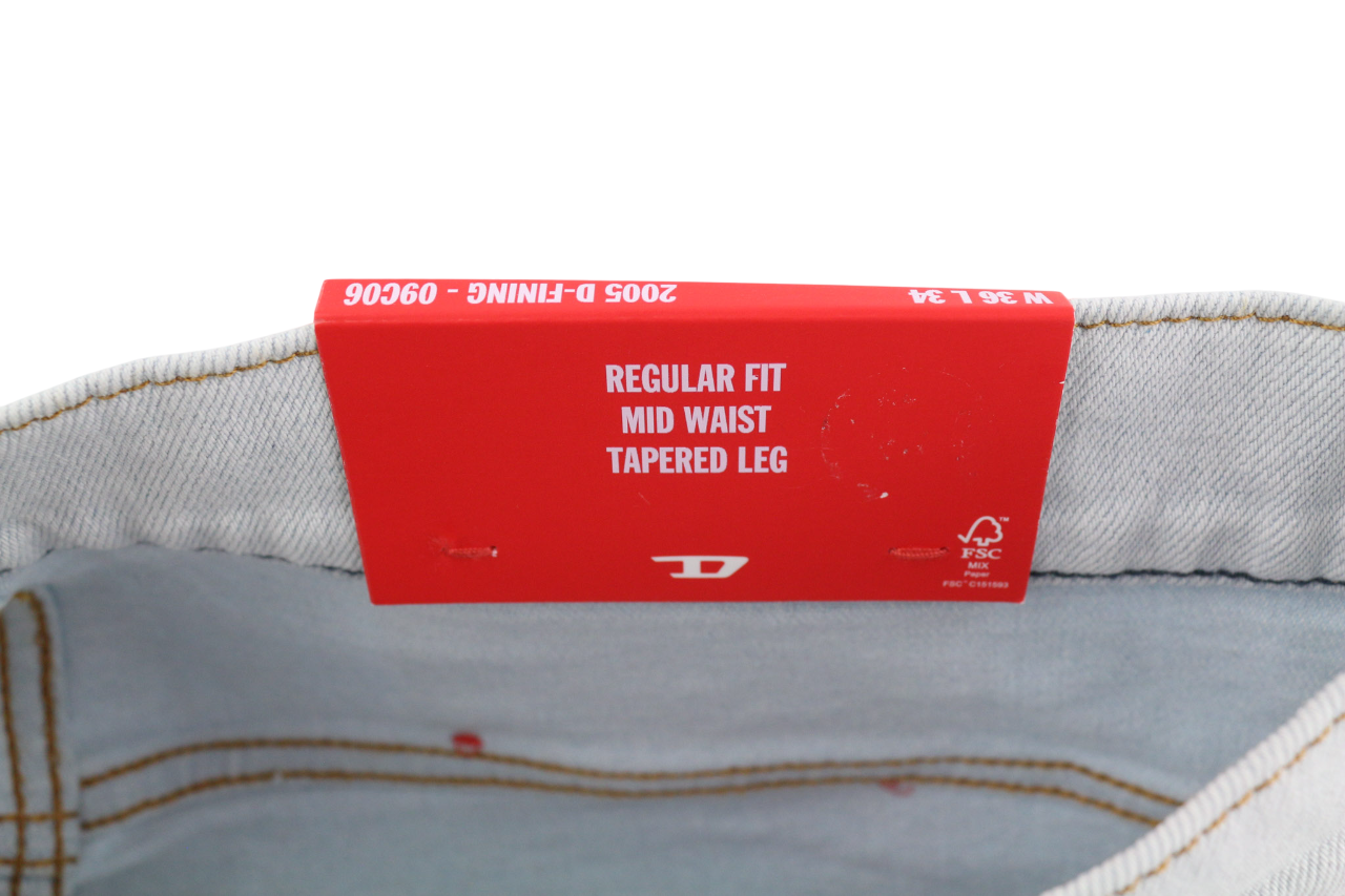 DIESEL 2005 D-Fining 09C06 vyriški džinsai W36/L34 įprasto kirpimo, siaurėjančiomis klešnėmis, vidutinio juosmens aukštyje 