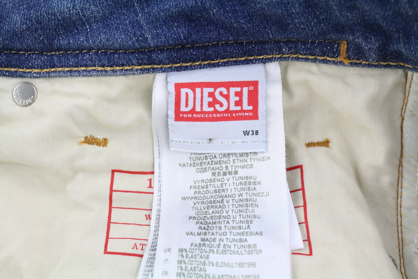 DIESEL 1979 Sleenker 09H69 vyriški džinsai W38/L32 aptempti, žemu juosmeniu, užtrauktuku, mėlyni, rekomenduojama kaina – 225 € 