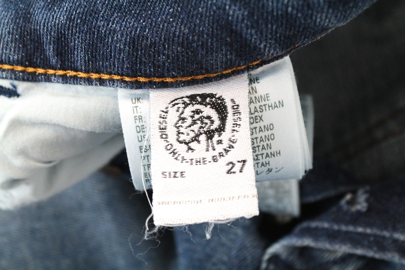 DIESEL D-Bazer 0870H vyriški džinsai W27/L32 skalbtos mėlynos spalvos siaurėjantys medvilniniai tamprūs džinsai 