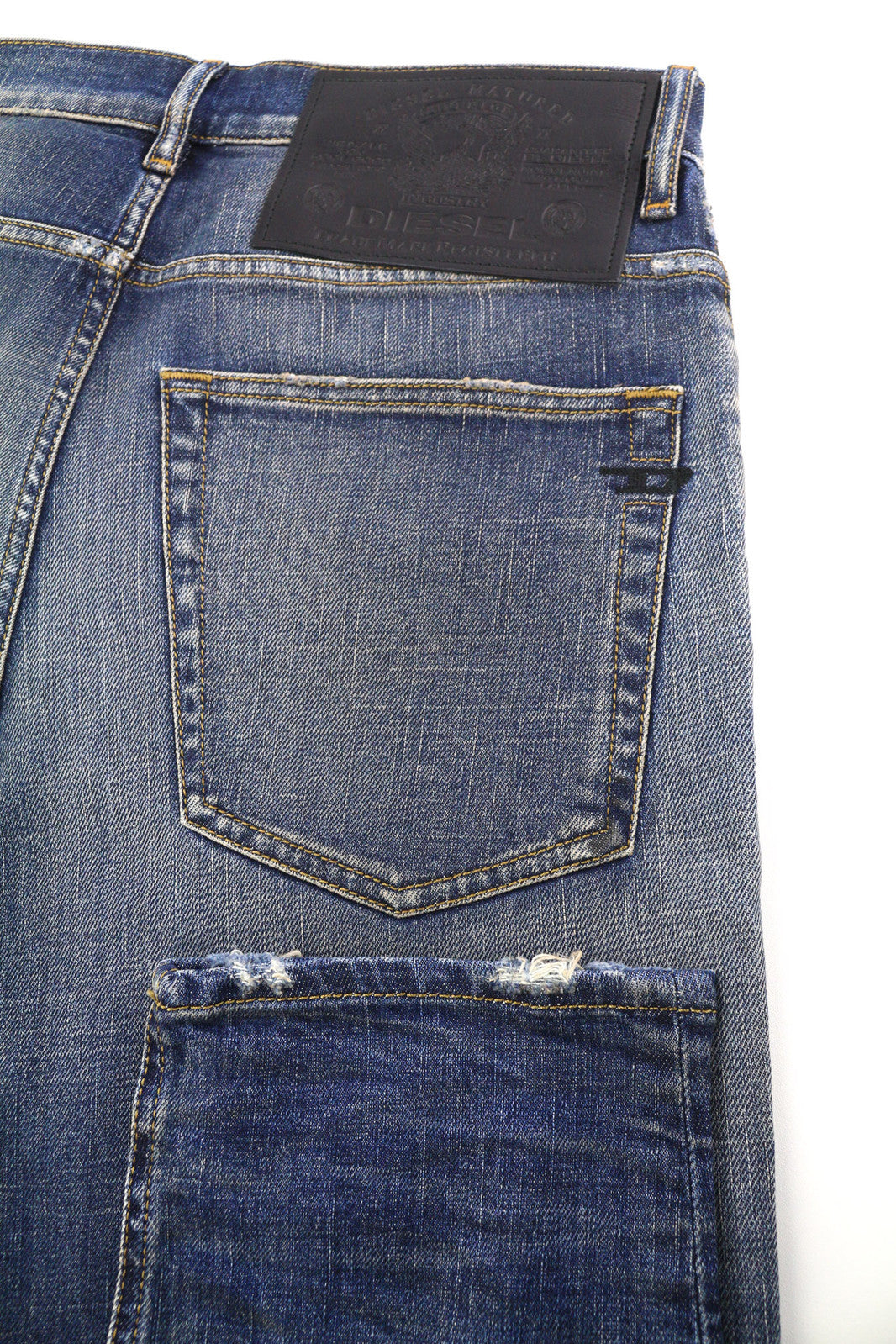 DIESEL D-Fining Z9A05 vyriški džinsai W31/L34 siaurėjantys, tamprūs, skalbtos mėlynos spalvos, rekomenduojama kaina – 225 € 