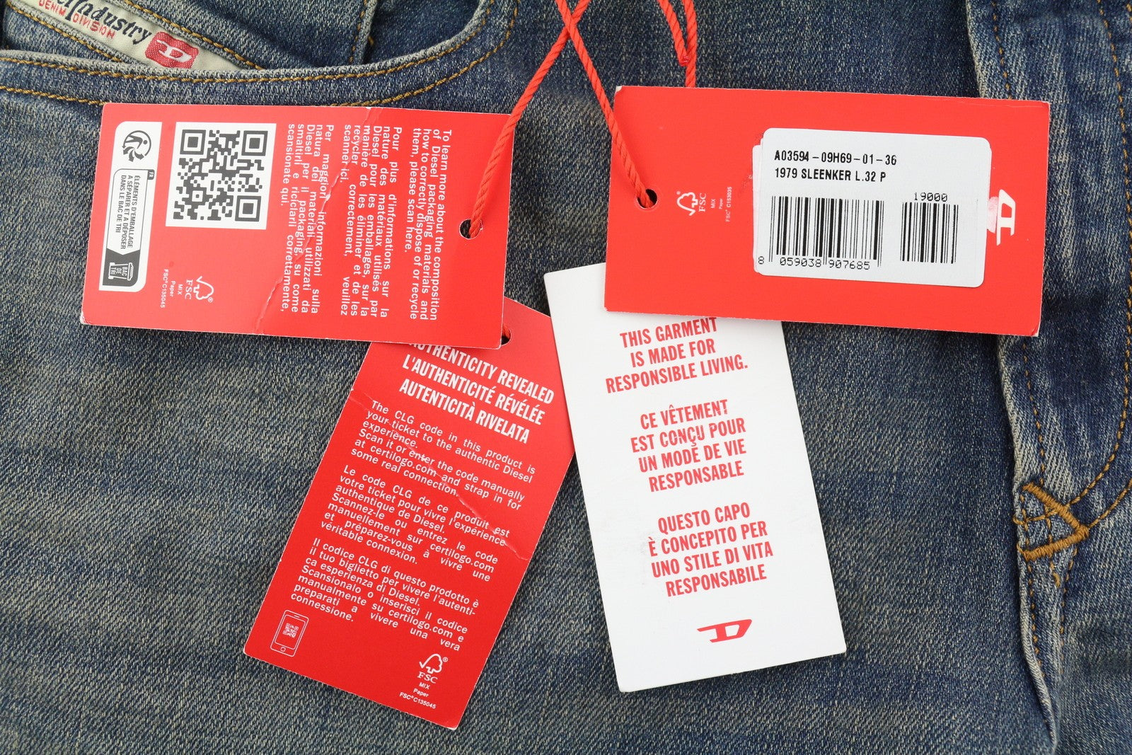 DIESEL 1979 Sleenker 09H69 vyriški džinsai W36/L32 aptempti, žemu juosmeniu, užtrauktuku, mėlyni, rekomenduojama kaina – 225 € 