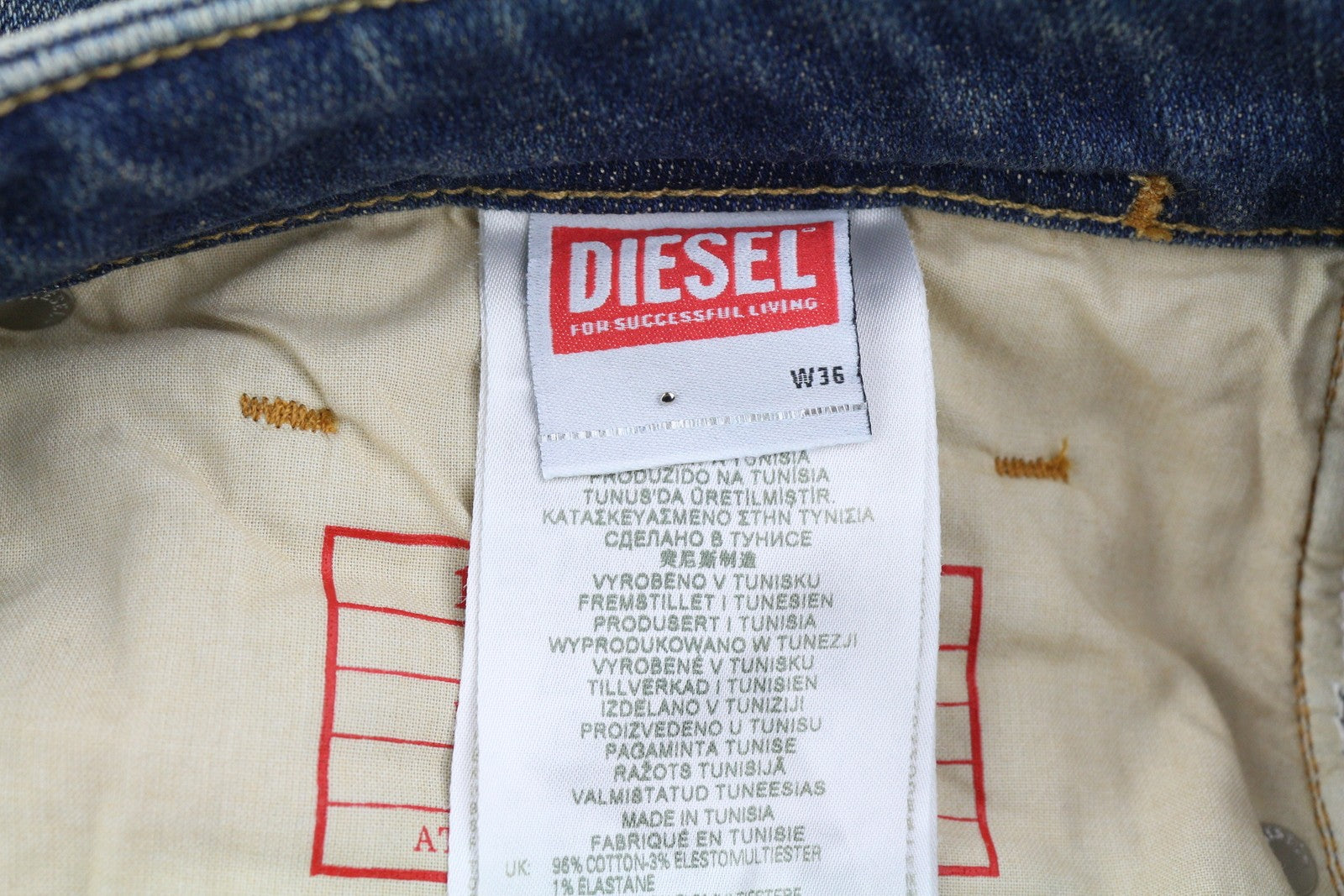 DIESEL 1979 Sleenker 09H69 vyriški džinsai W36/L32 aptempti, žemu juosmeniu, užtrauktuku, mėlyni, rekomenduojama kaina – 225 € 