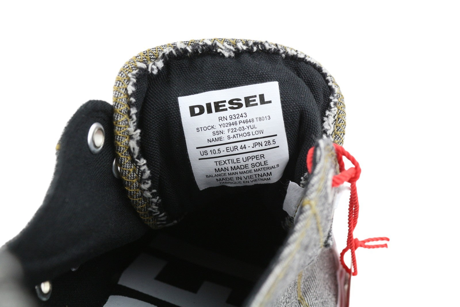 DIESEL S-Athos žemakulniai vyriški sportbačiai, EU44, juodi džinsiniai, suvarstomi, migdolų spalvos, rekomenduojama kaina – 160 € 