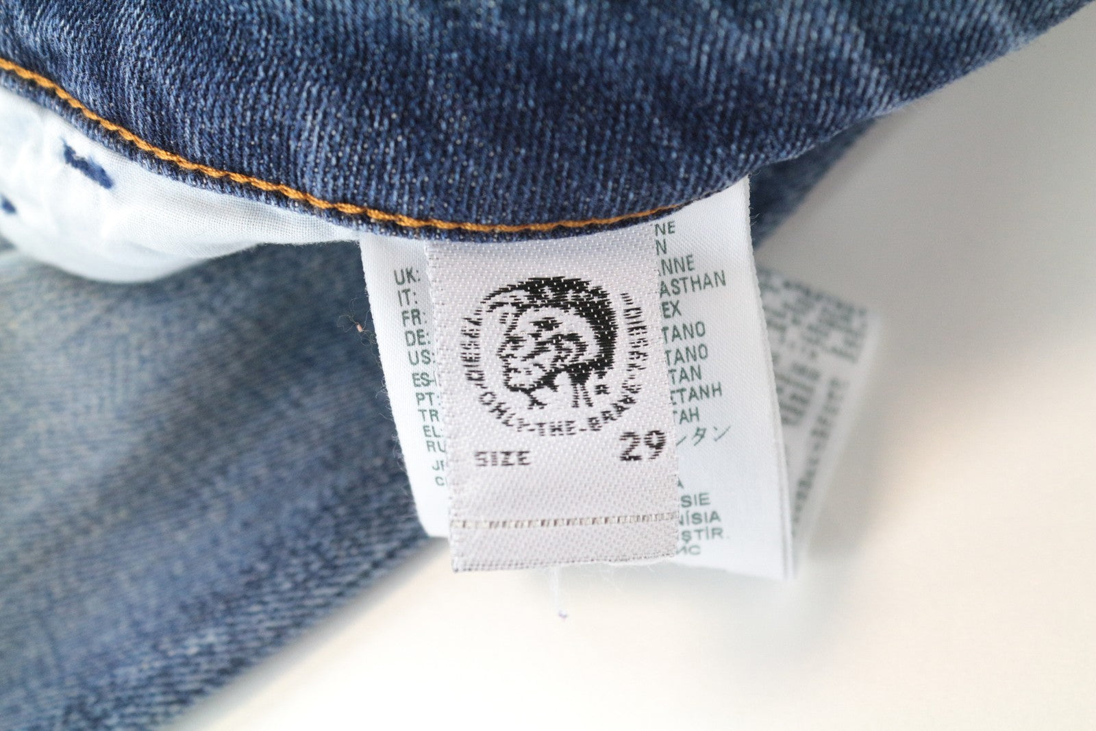 DIESEL D-Bazer 0870H vyriški džinsai W29/L32 skalbtos mėlynos medvilnės tamprios džinsinės medžiagos siaurėjantys džinsai 