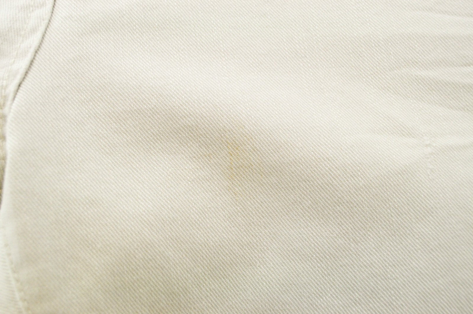 MAISON SCOTCH Slim džinsai W30 L32 balkšvai baltos spalvos, tamprios medvilnės tekstūros, laisvalaikio stiliaus. 