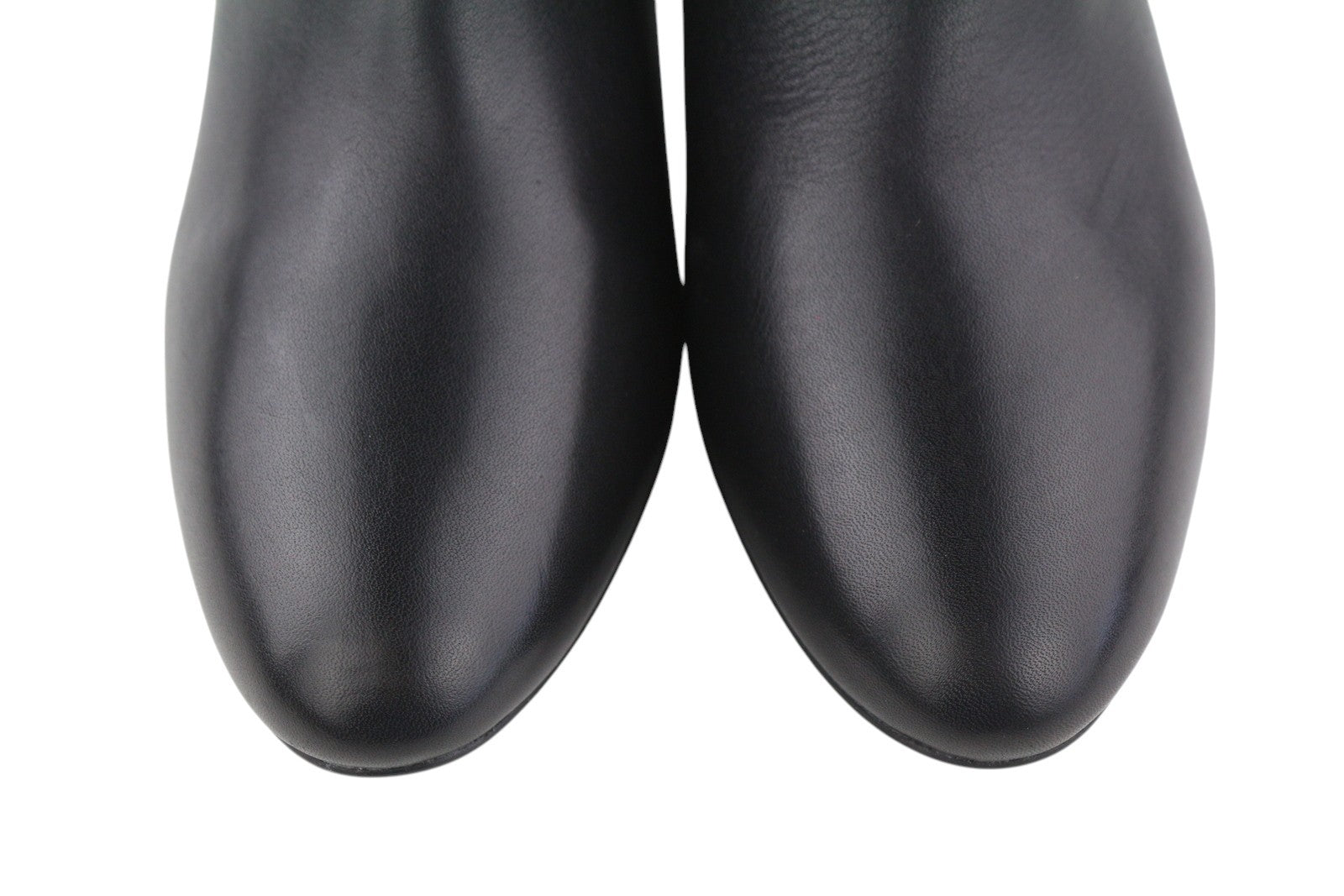 DIESEL D-Texanne CH moteriški aulinukai, 38 dydis, juodos odos, migdolų spalvos, palaidinė iki kulkšnies. Rekomenduojama kaina – 290 €. 