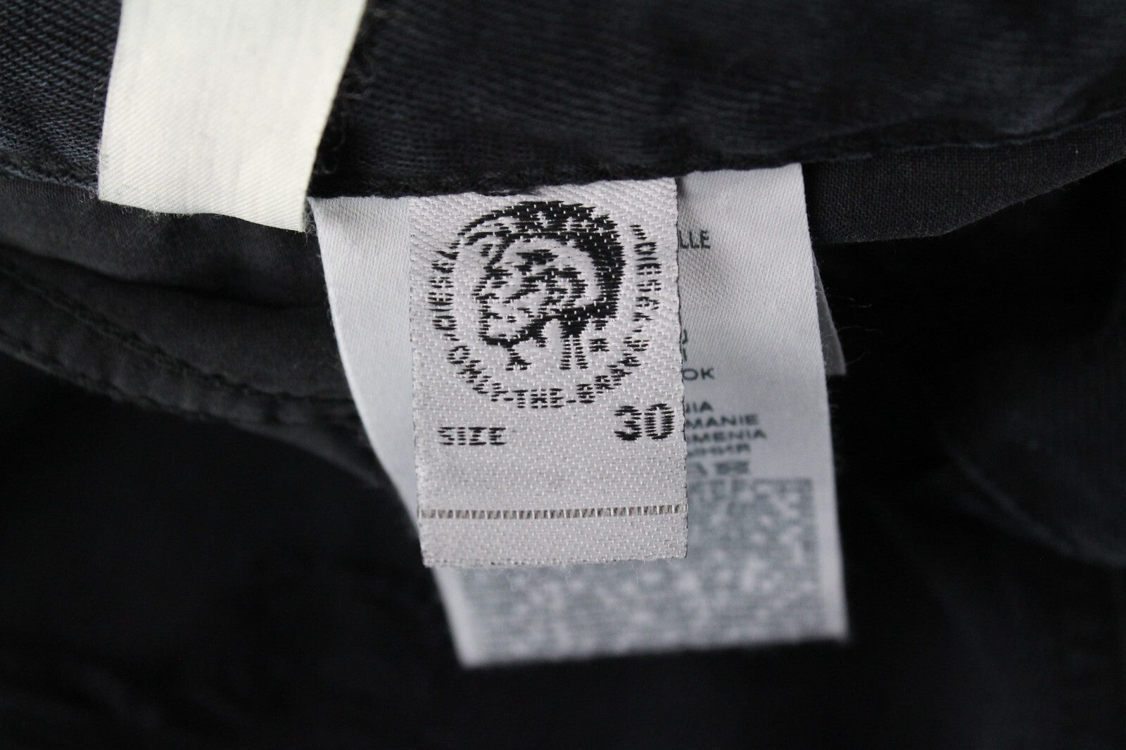 DIESEL Neekhol 084PM moteriški W30/L32 plėšyti tiesūs džinsai tamsiai mėlyni medvilniniai 