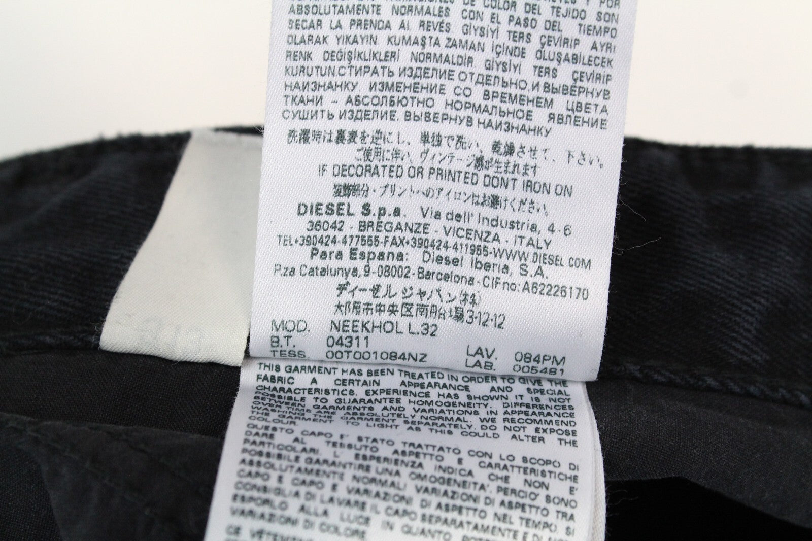 DIESEL Neekhol 084PM moteriški W30/L32 plėšyti tiesūs džinsai tamsiai mėlyni medvilniniai 