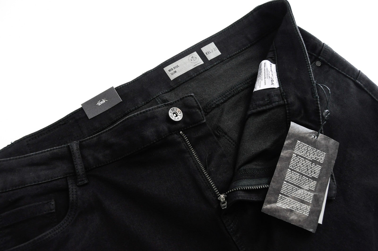 VERO MODA moteriški juodi džinsai, 2XL dydžio, vidutinio liemens, plėšyti, tamprūs, ploni medvilniniai. 