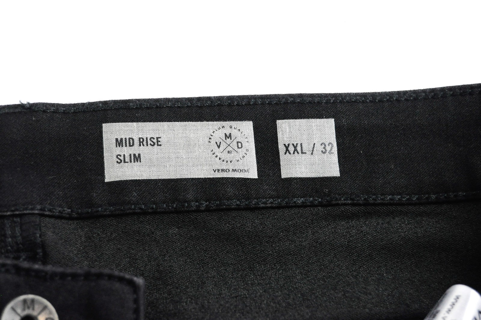 VERO MODA moteriški juodi džinsai, 2XL dydžio, vidutinio liemens, plėšyti, tamprūs, ploni medvilniniai. 