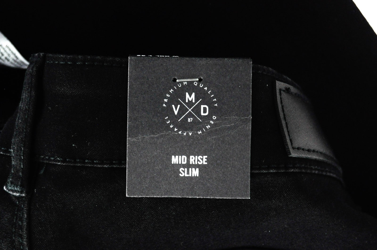 VERO MODA moteriški juodi džinsai, 2XL dydžio, vidutinio liemens, plėšyti, tamprūs, ploni medvilniniai. 