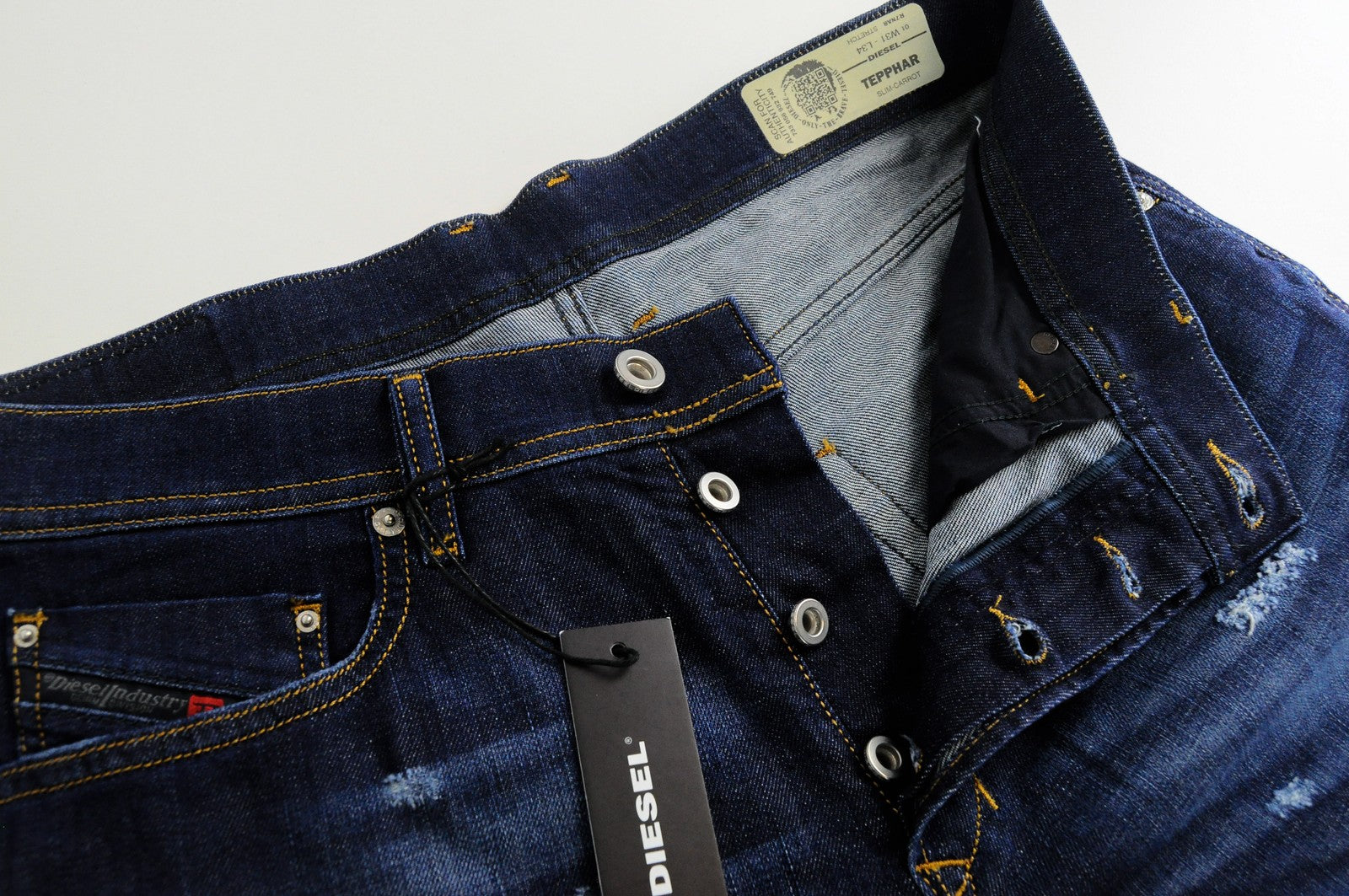 DIESEL Tepphar R7NA8 vyriški džinsai W31/L34 mėlyni medvilniniai morkų kirpimo džinsai 