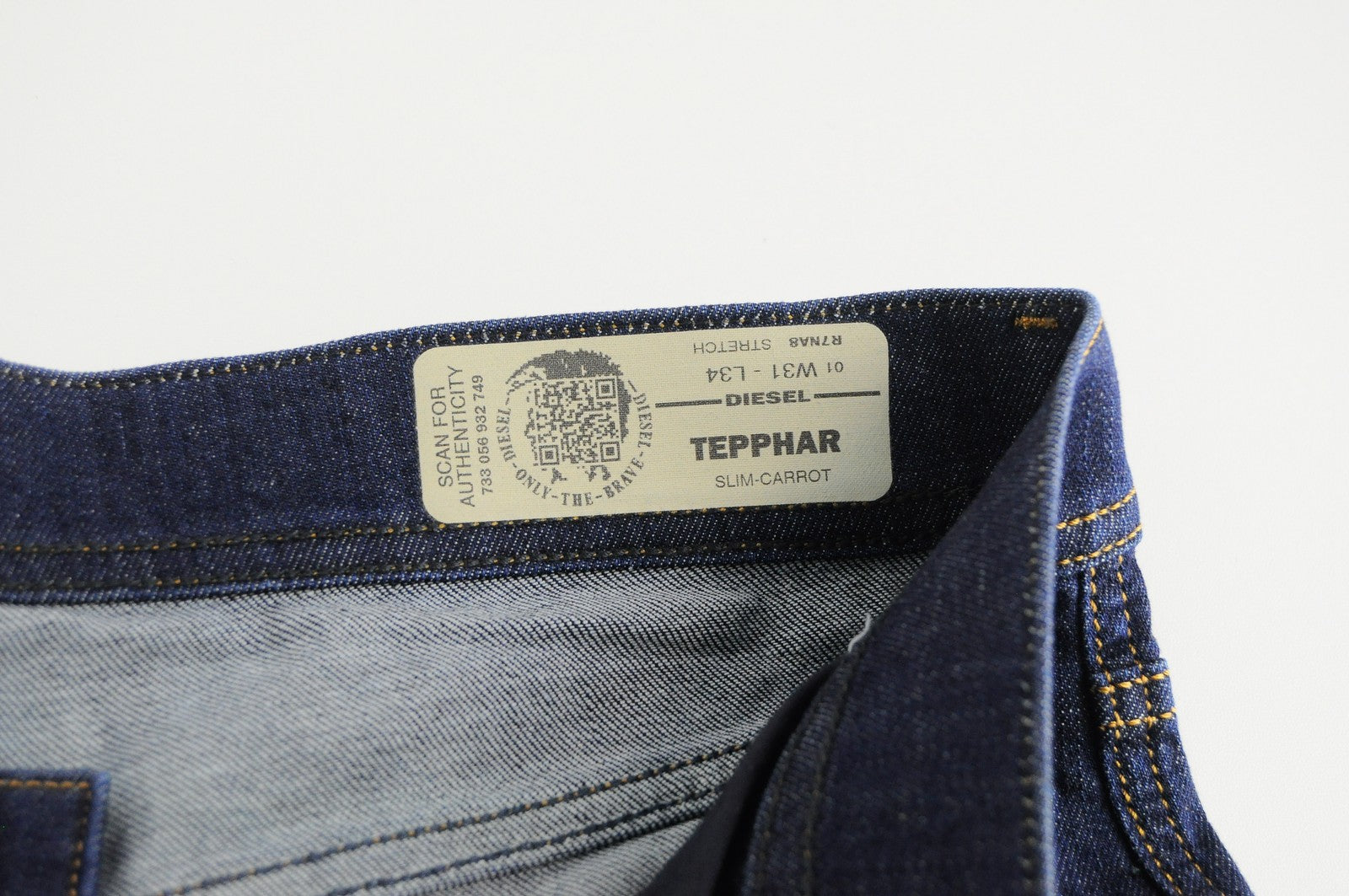 DIESEL Tepphar R7NA8 vyriški džinsai W31/L34 mėlyni medvilniniai morkų kirpimo džinsai 